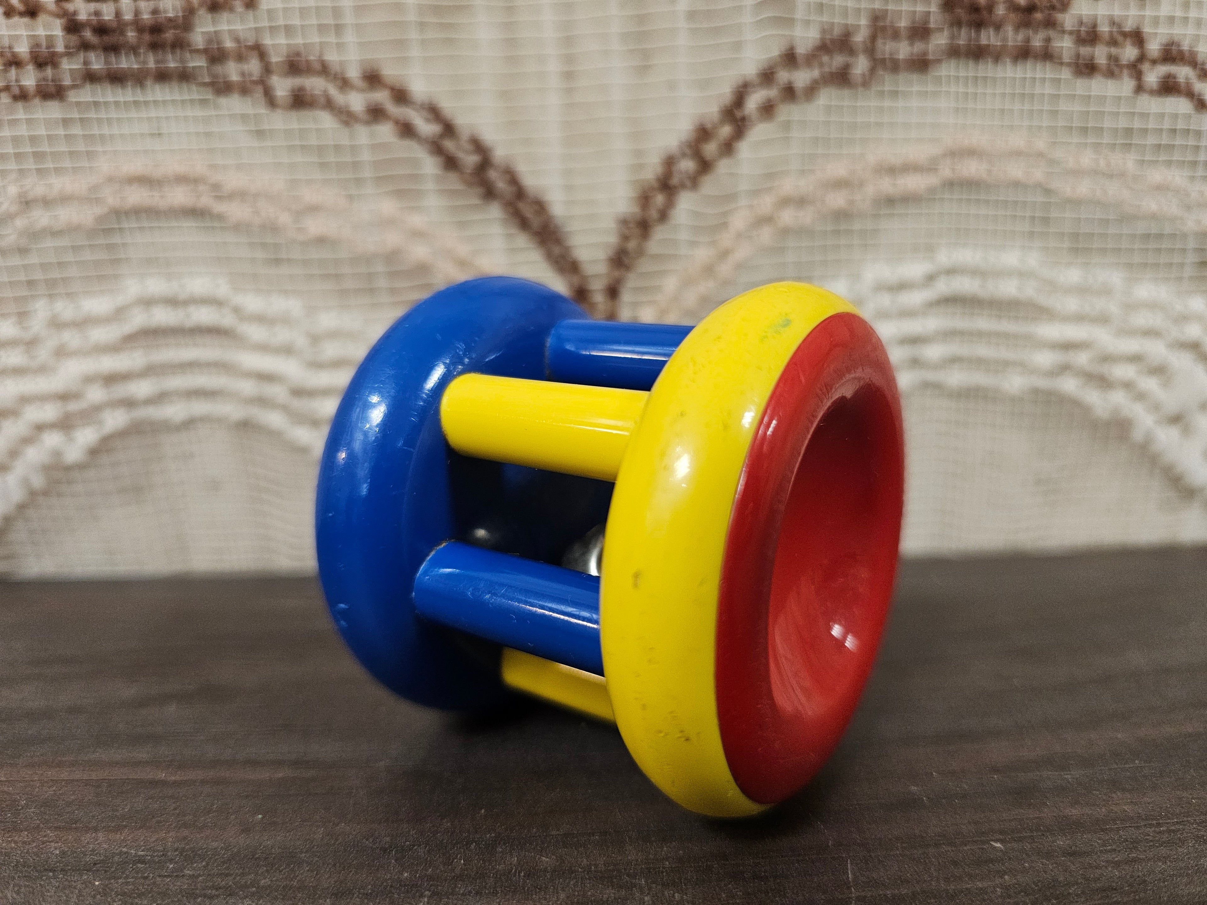 Ambi Toys bell roller rammelaar