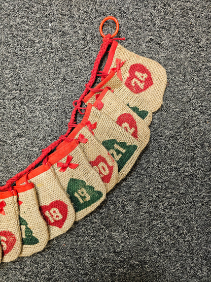 Vintage jute adventkalender met 24 zakjes