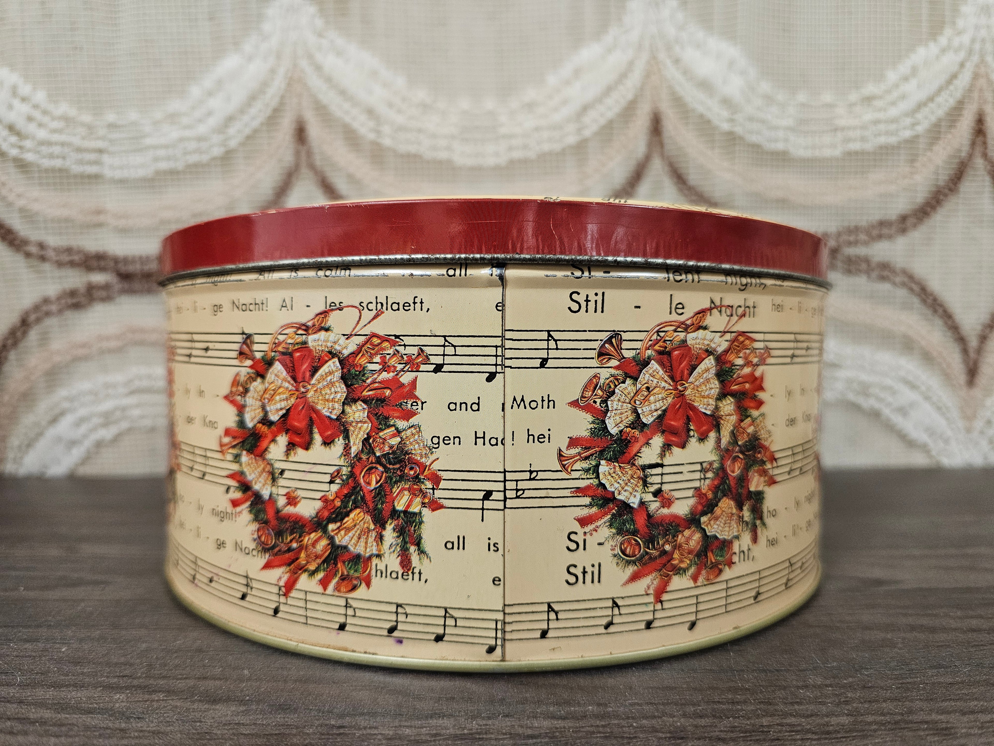 Vintage kerstblik Stille Nacht rond blik 20 cm met muziekblad en krans