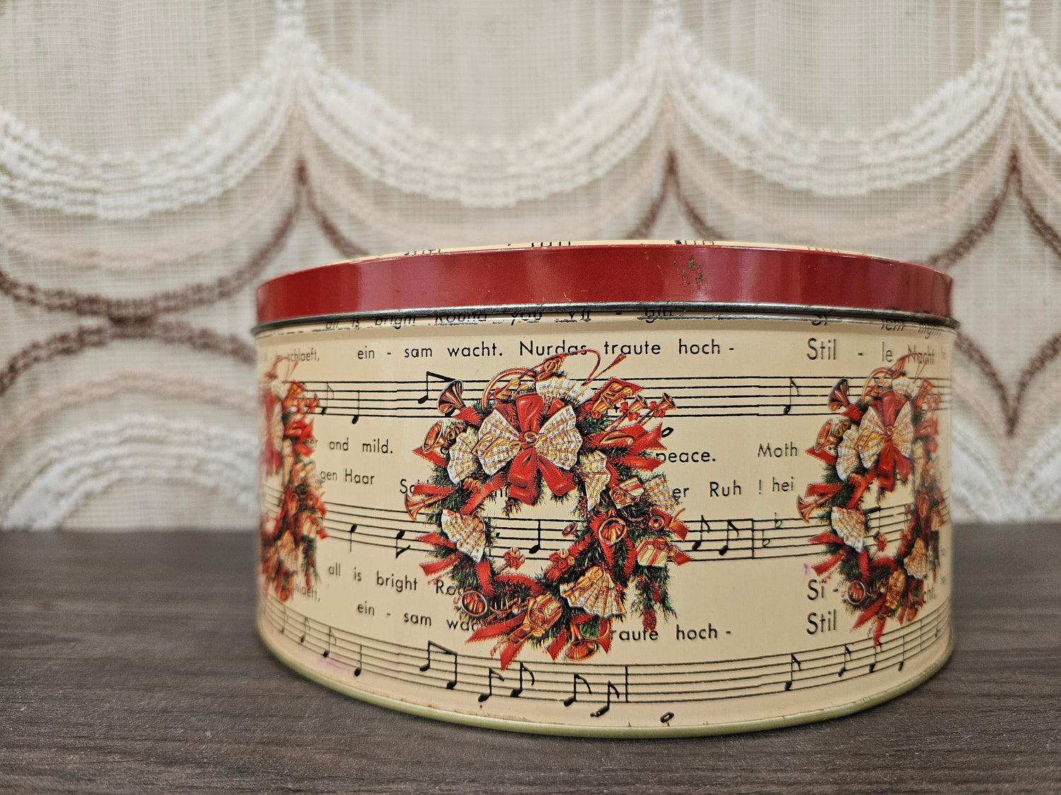 Vintage kerstblik Stille Nacht rond blik 20 cm met muziekblad en krans