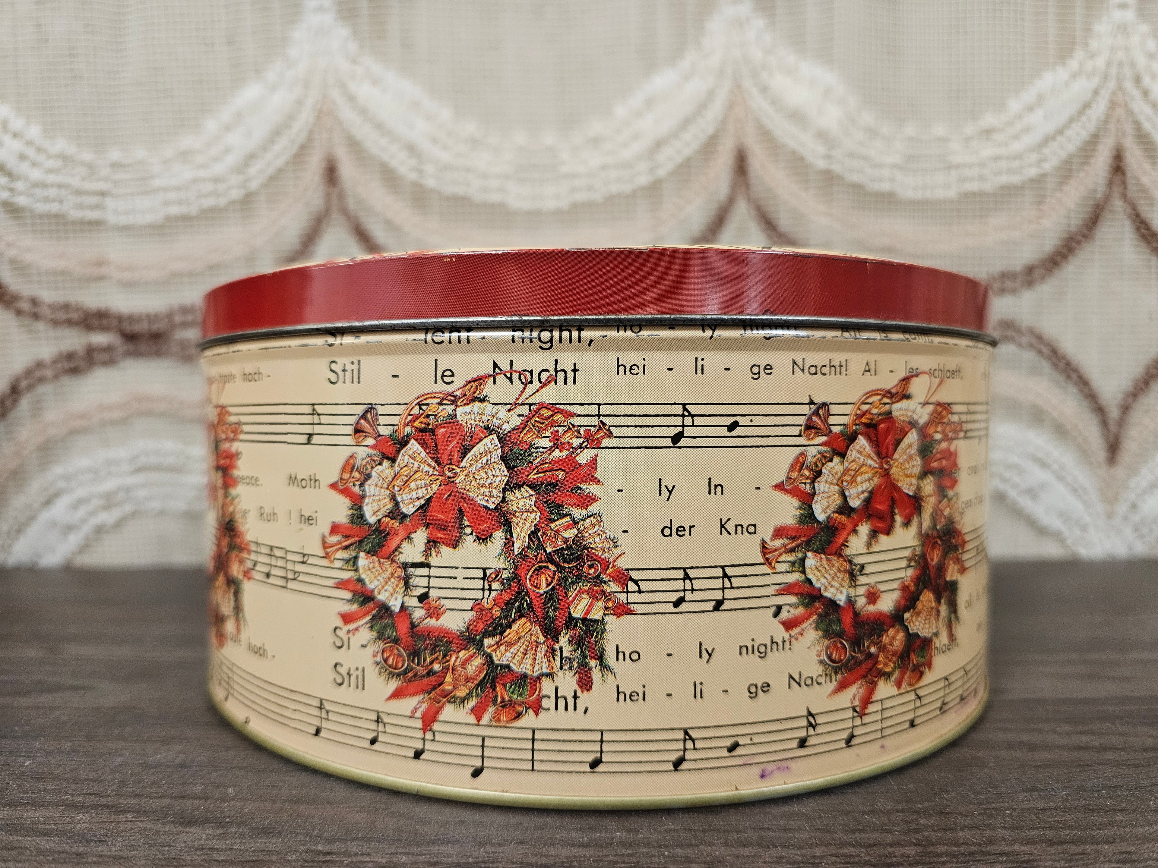 Vintage kerstblik Stille Nacht rond blik 20 cm met muziekblad en krans