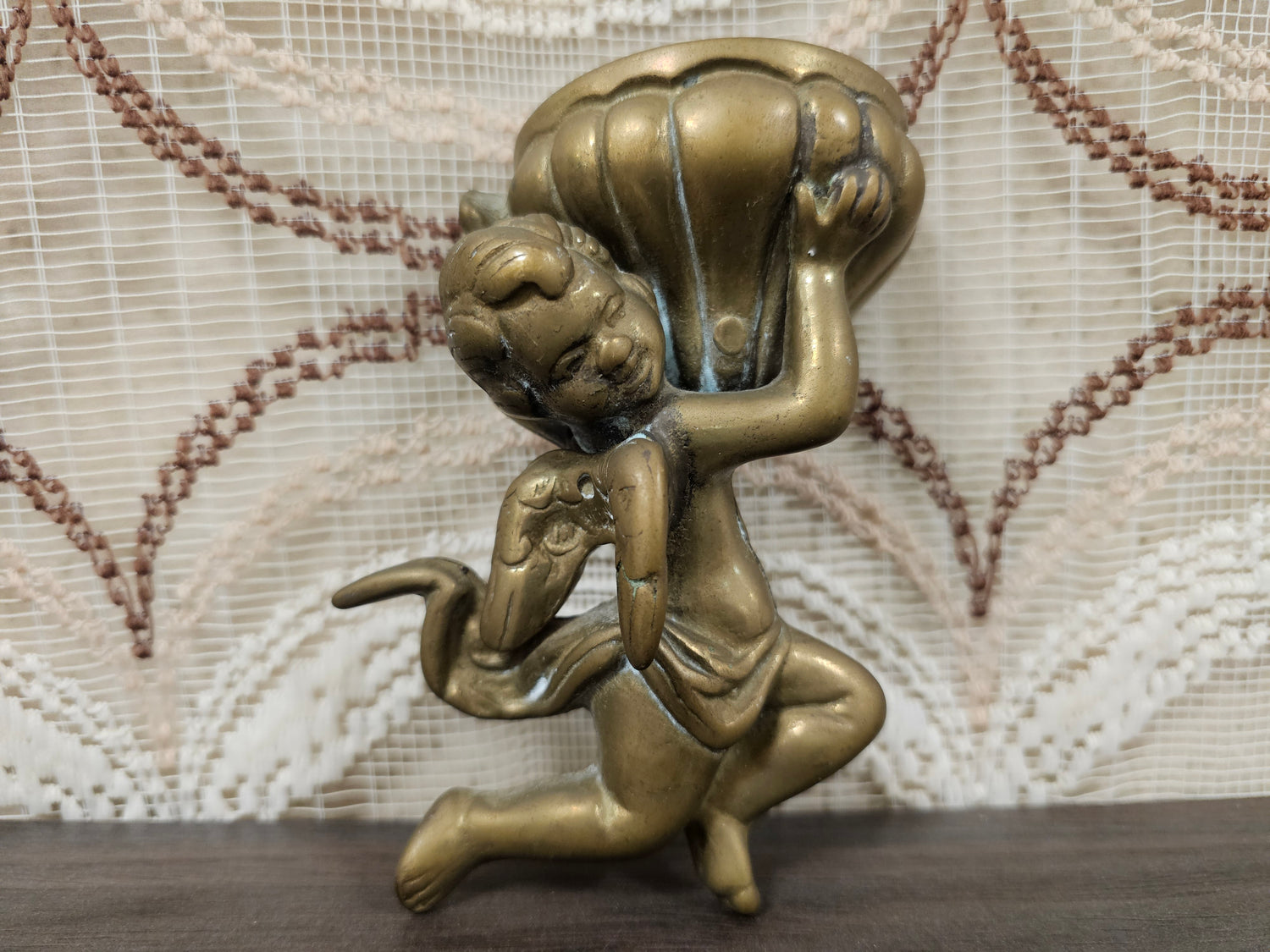 Vintage messing cherubijntje met wijwaterbakje