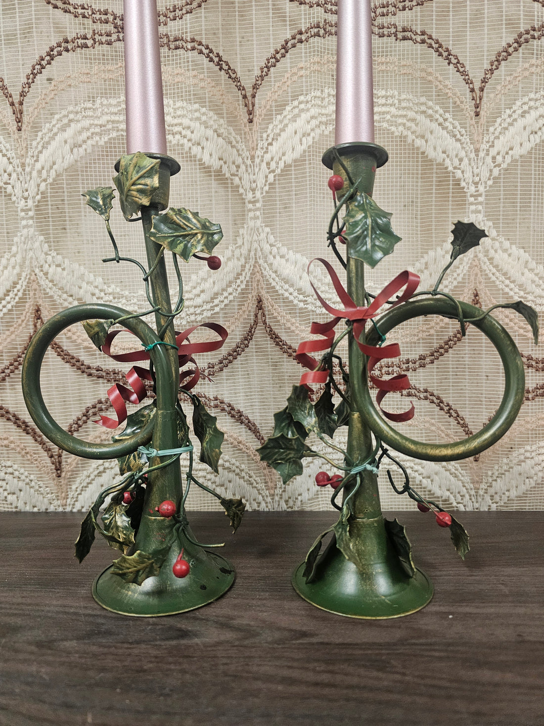 Metalen kandelaars trompetvorm groen rood  23 cm