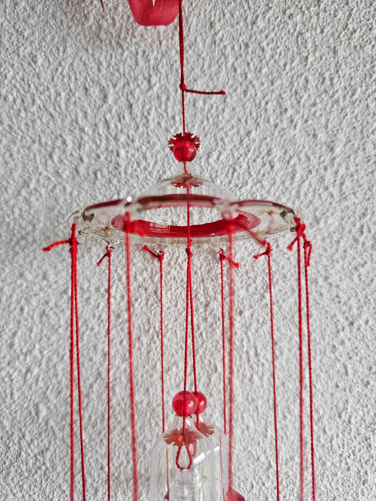 Kerst windgong met glazen belletjes rood &amp; transparant