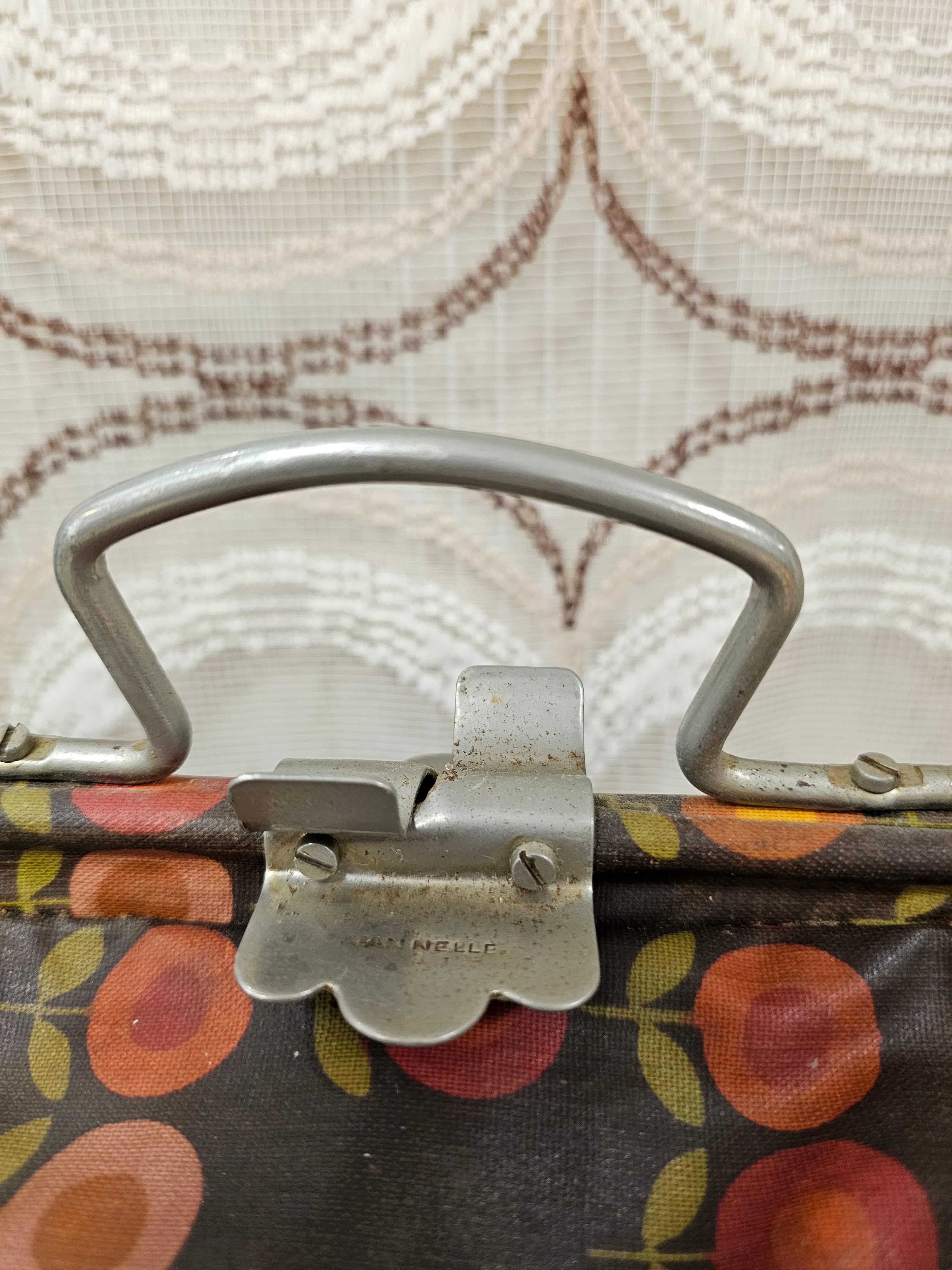 Vintage theebeurs met knip van Nelle bruin met bloemen