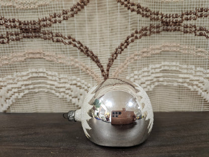 Vintage deukbal kerstbal glazen ornament zilver gesuikerd ca. 6 cm