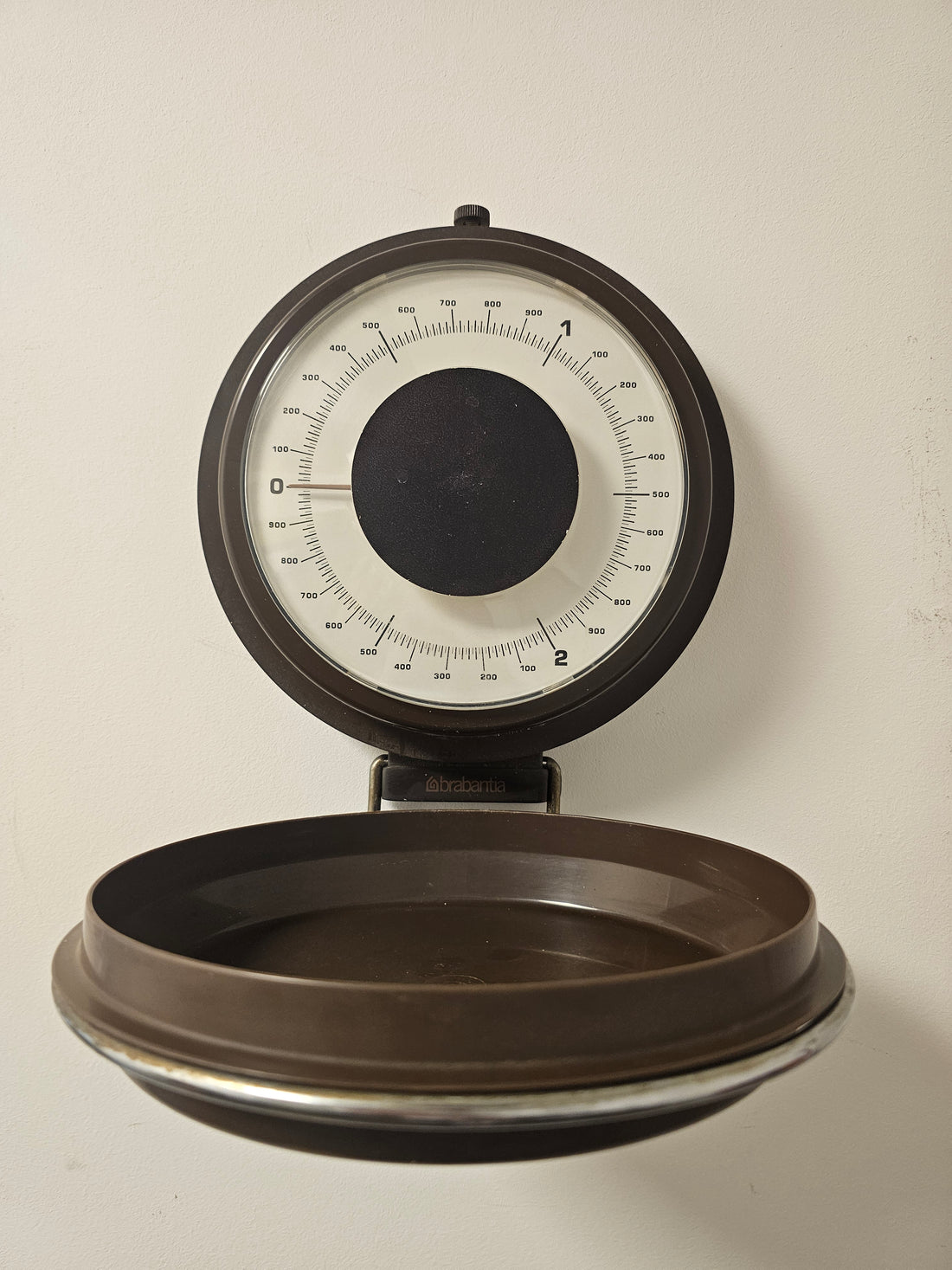 Brabantia keukenweegschaal boterbloem jaren ’70 wandmodel