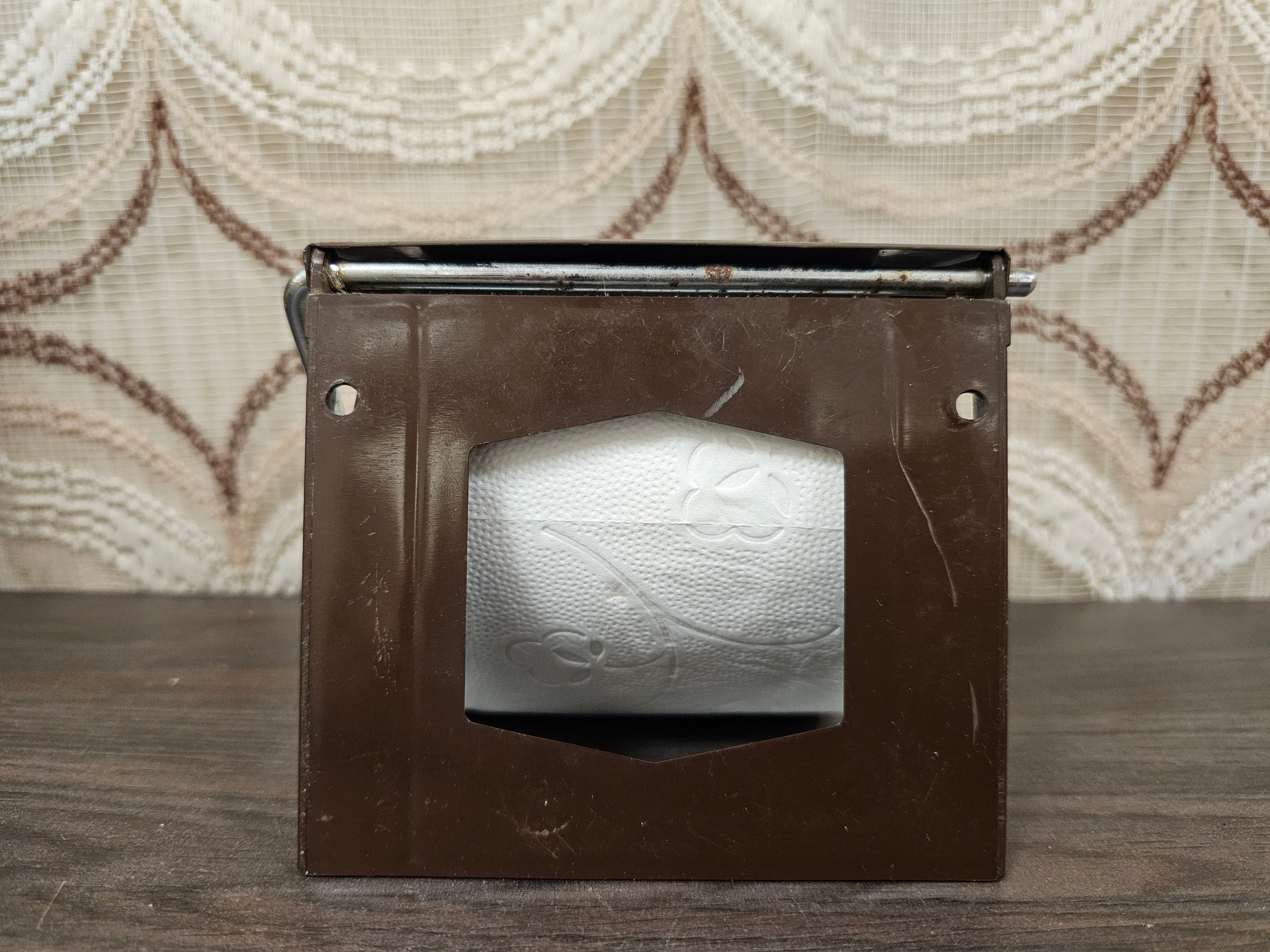 Brabantia wc-rolhouder boterbloem jaren ’70 wandmodel met klep