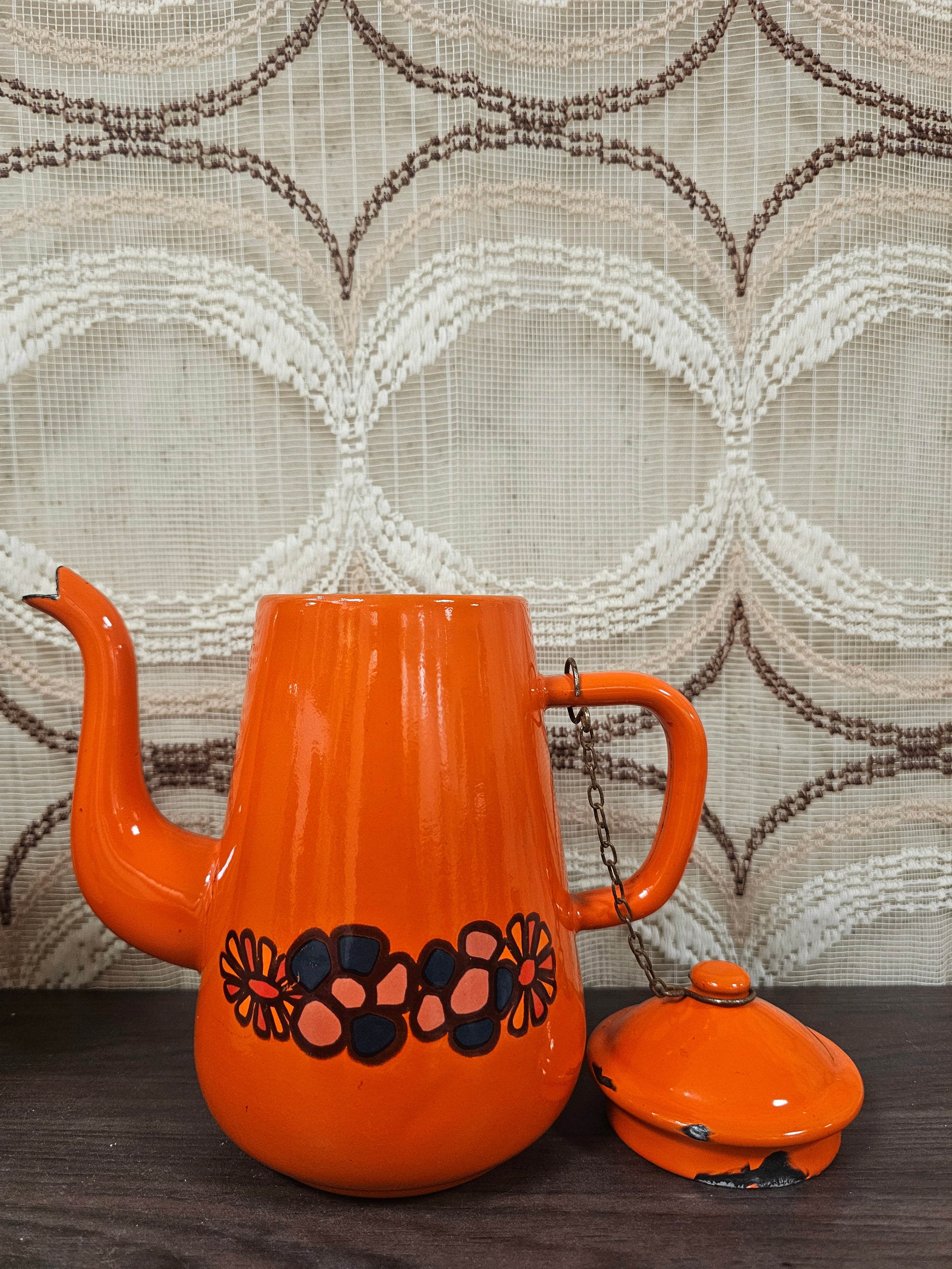 Brabantia koffiepot Diane oranje emaille jaren 70 met bloemmotief