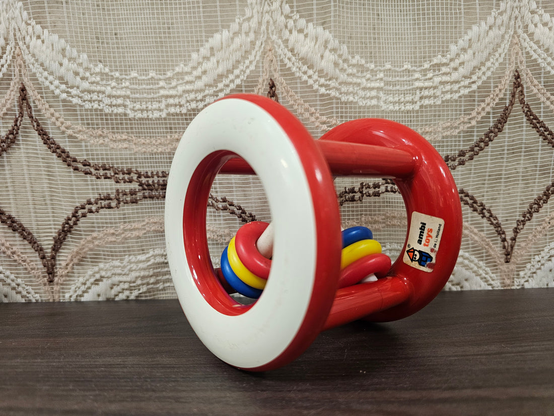 Vintage Ambi Toys rammelaar – rollend babyspeelgoed met kleurrijke ringen