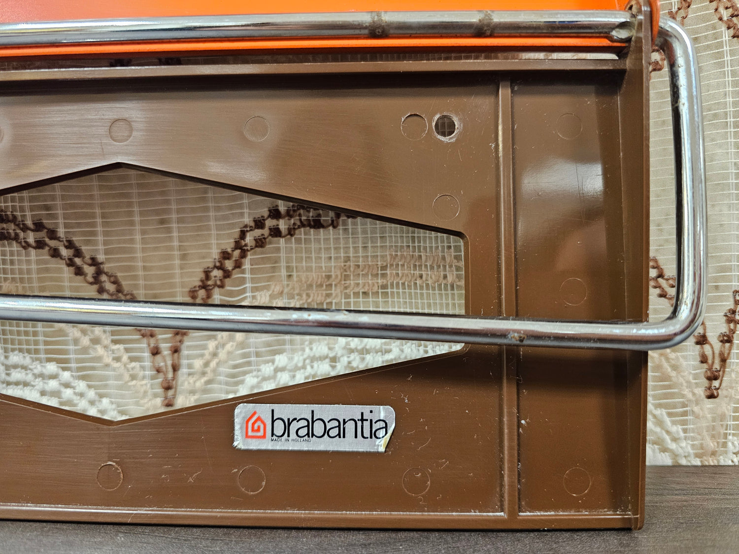 Brabantia keukenrolhouder wandmodel jaren ’70 bruin/oranje