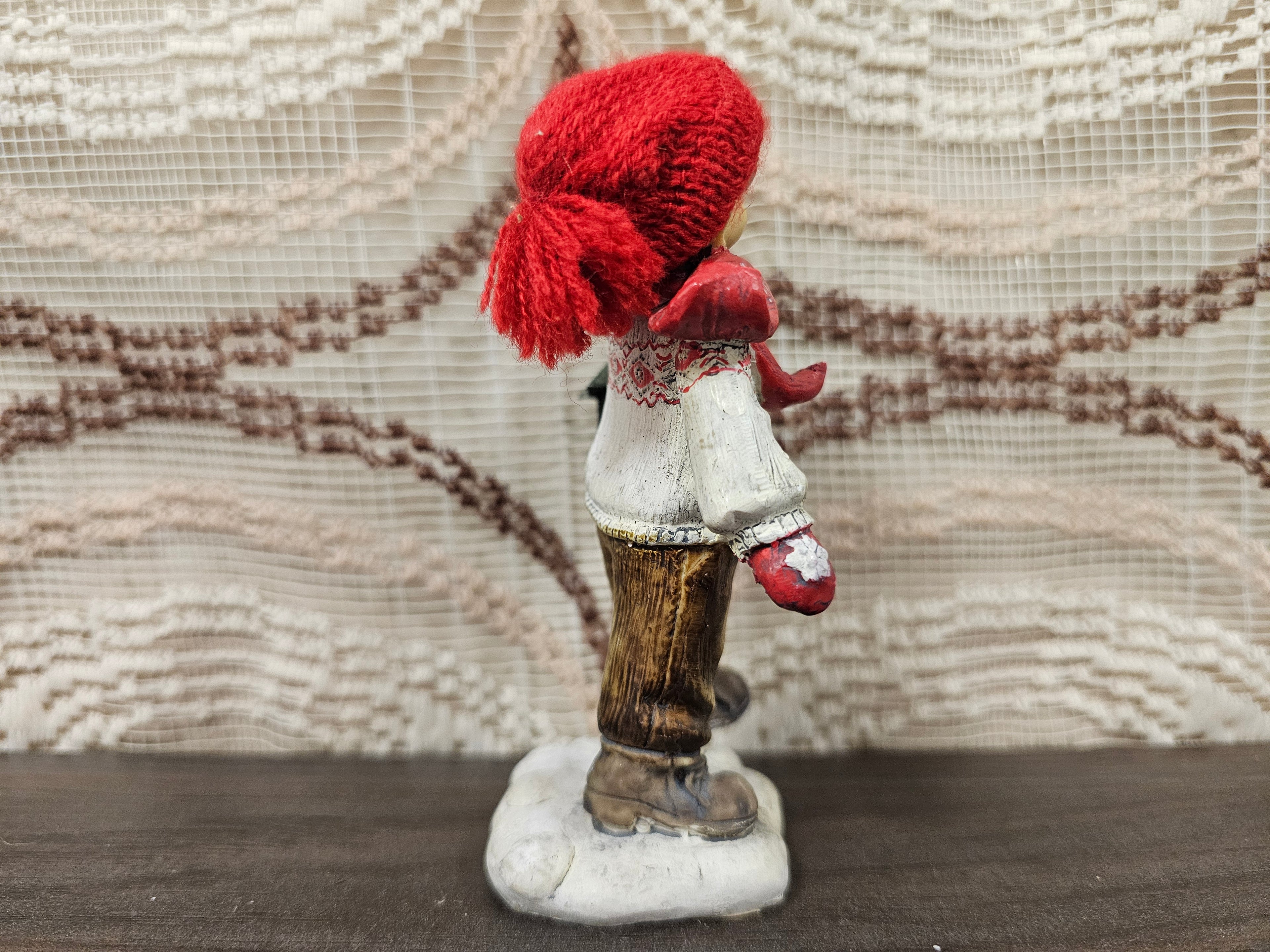 Kerstbeeldje kind met lantaarn – 11,5 cm hoog