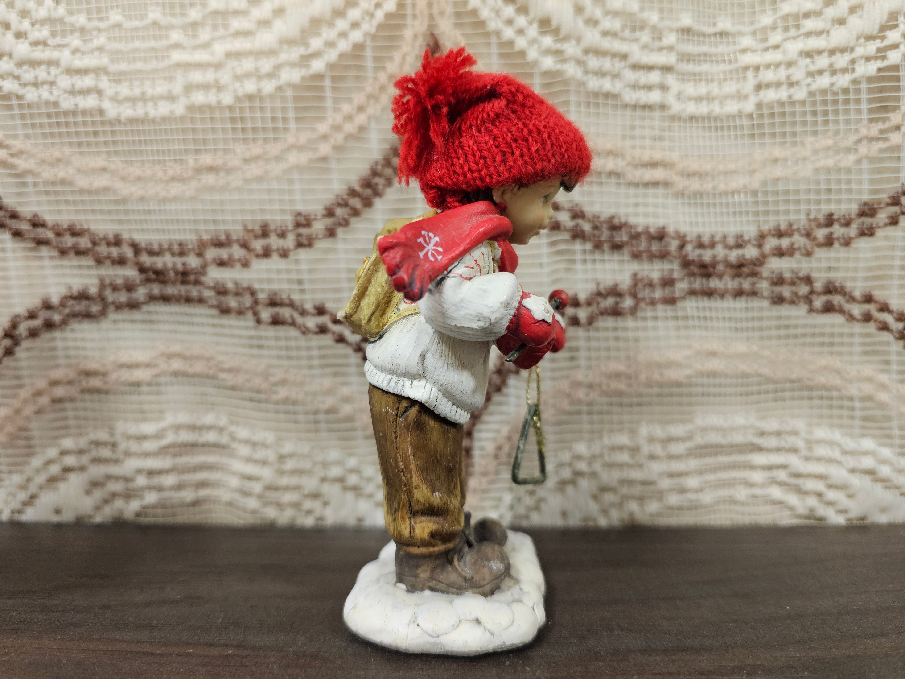 Kerstbeeldje jongen met triangel