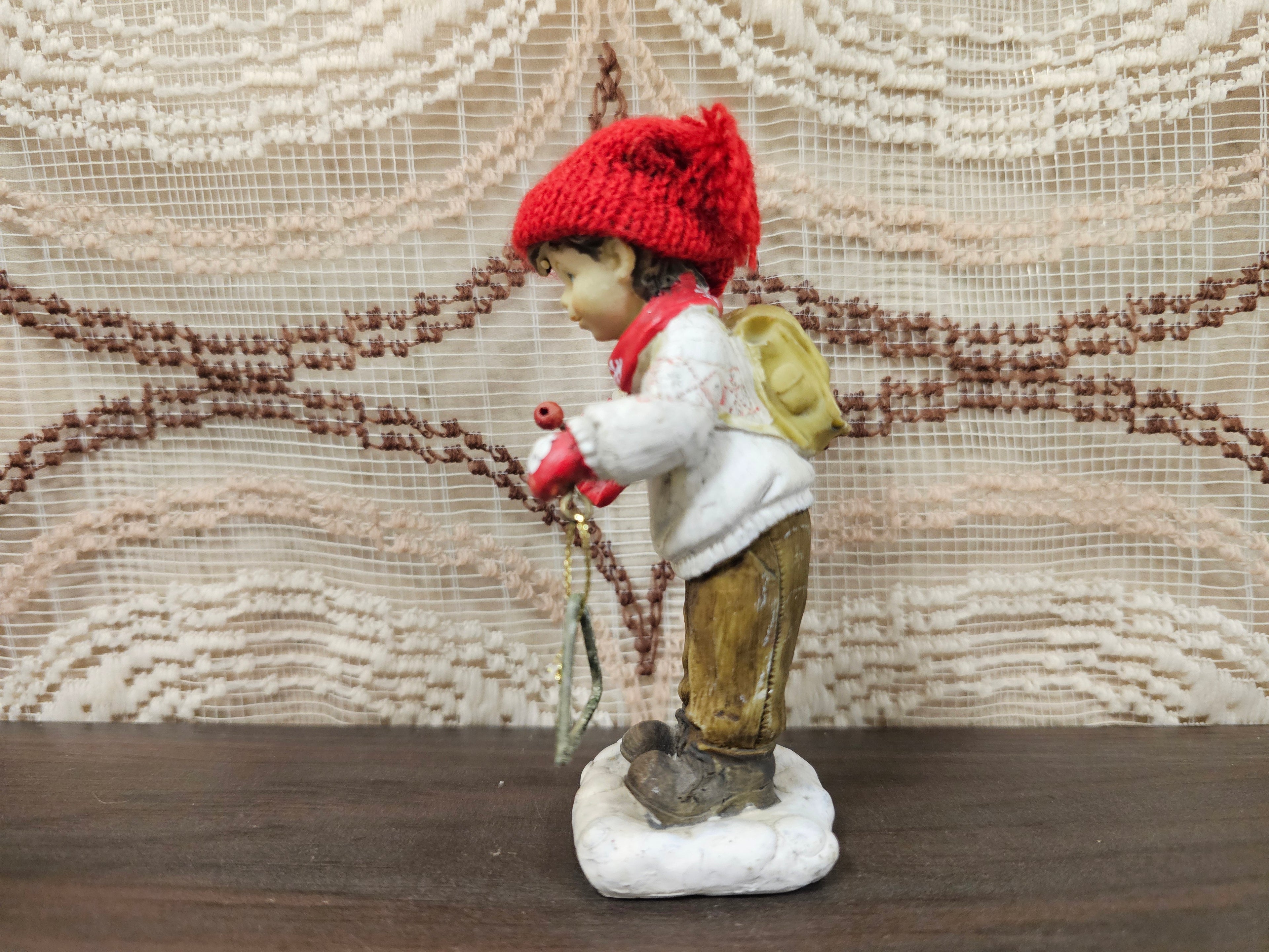 Kerstbeeldje jongen met triangel