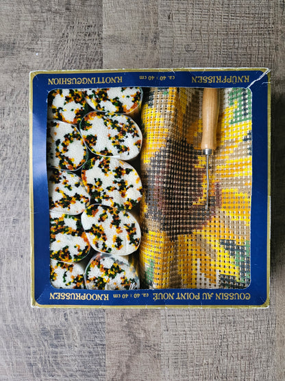 Smyrna knoopkussen zonnebloem wol vintage