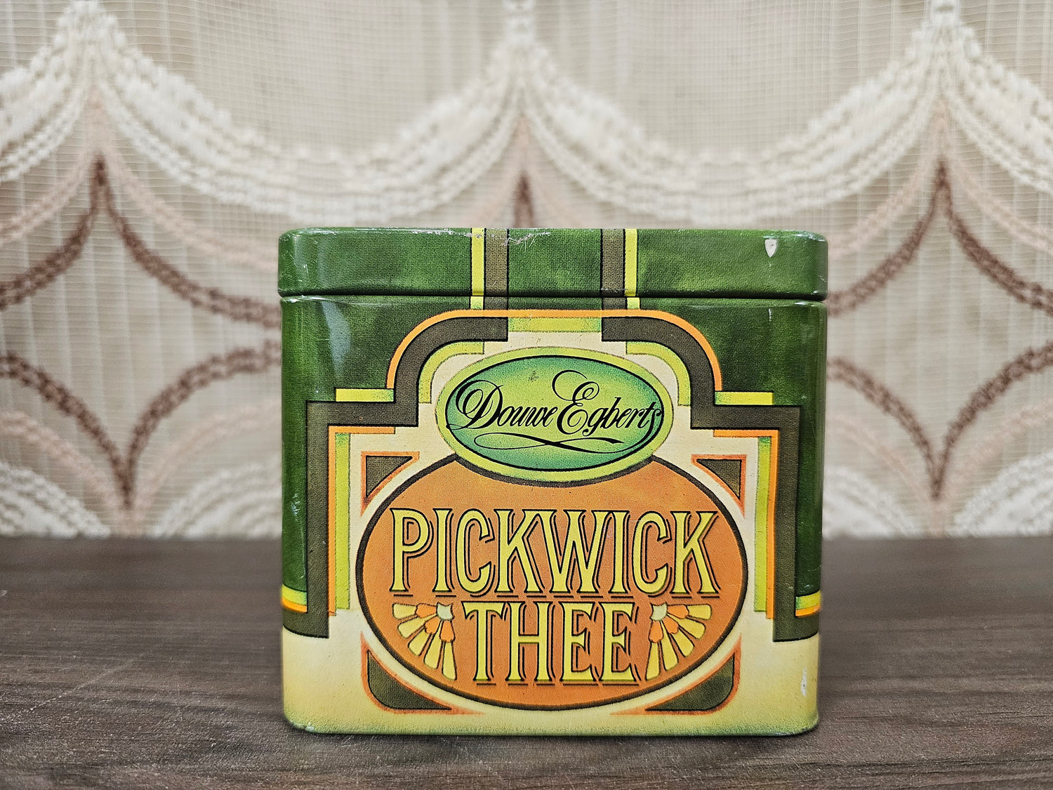 Vintage Douwe Egberts Pickwick theeblik