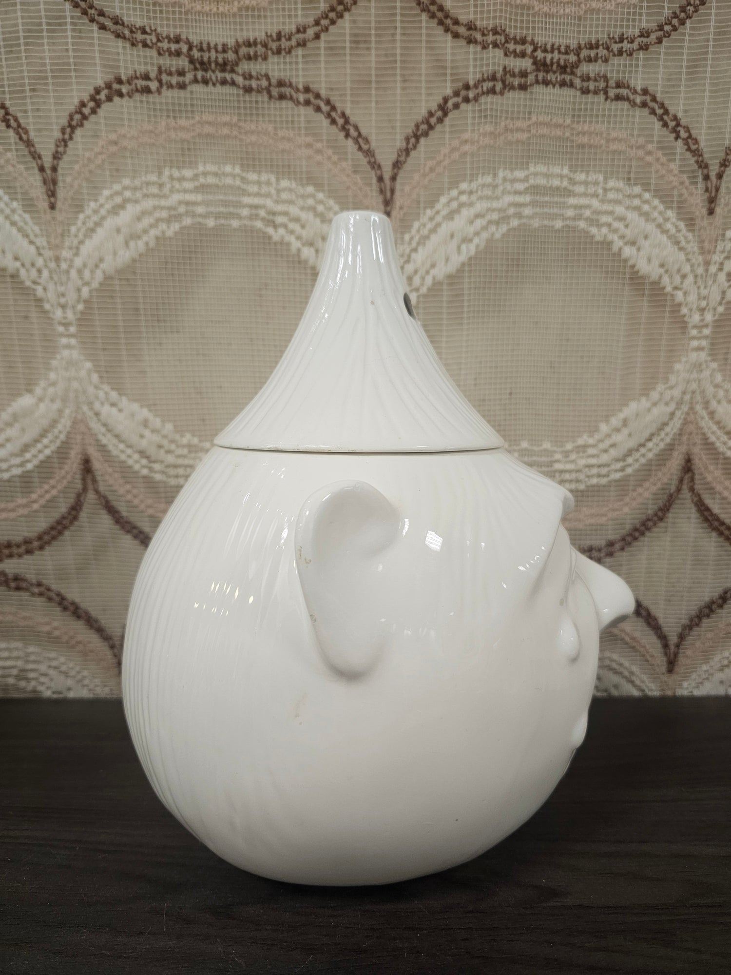 Witte keramieken uienpot jaren 80 | grote voorraadpot met gezicht