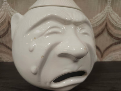 Witte keramieken uienpot jaren 80 | grote voorraadpot met gezicht