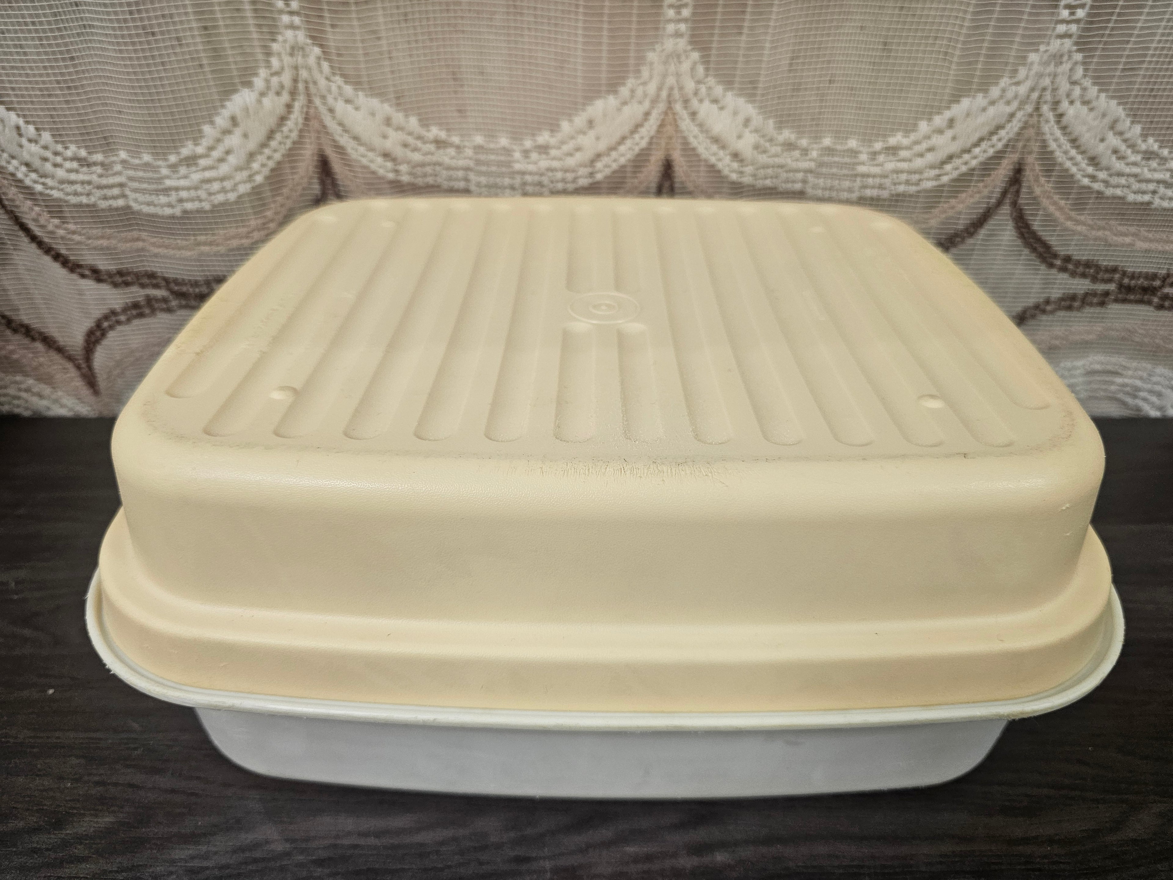 Tupperware Kornuit broodtrommel | Vintage jaren 80 kunststof
