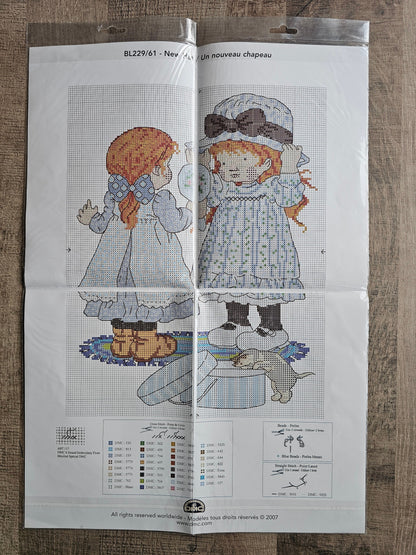 Sarah Kay borduurpatroon New Hat | DMC kruissteekpakket