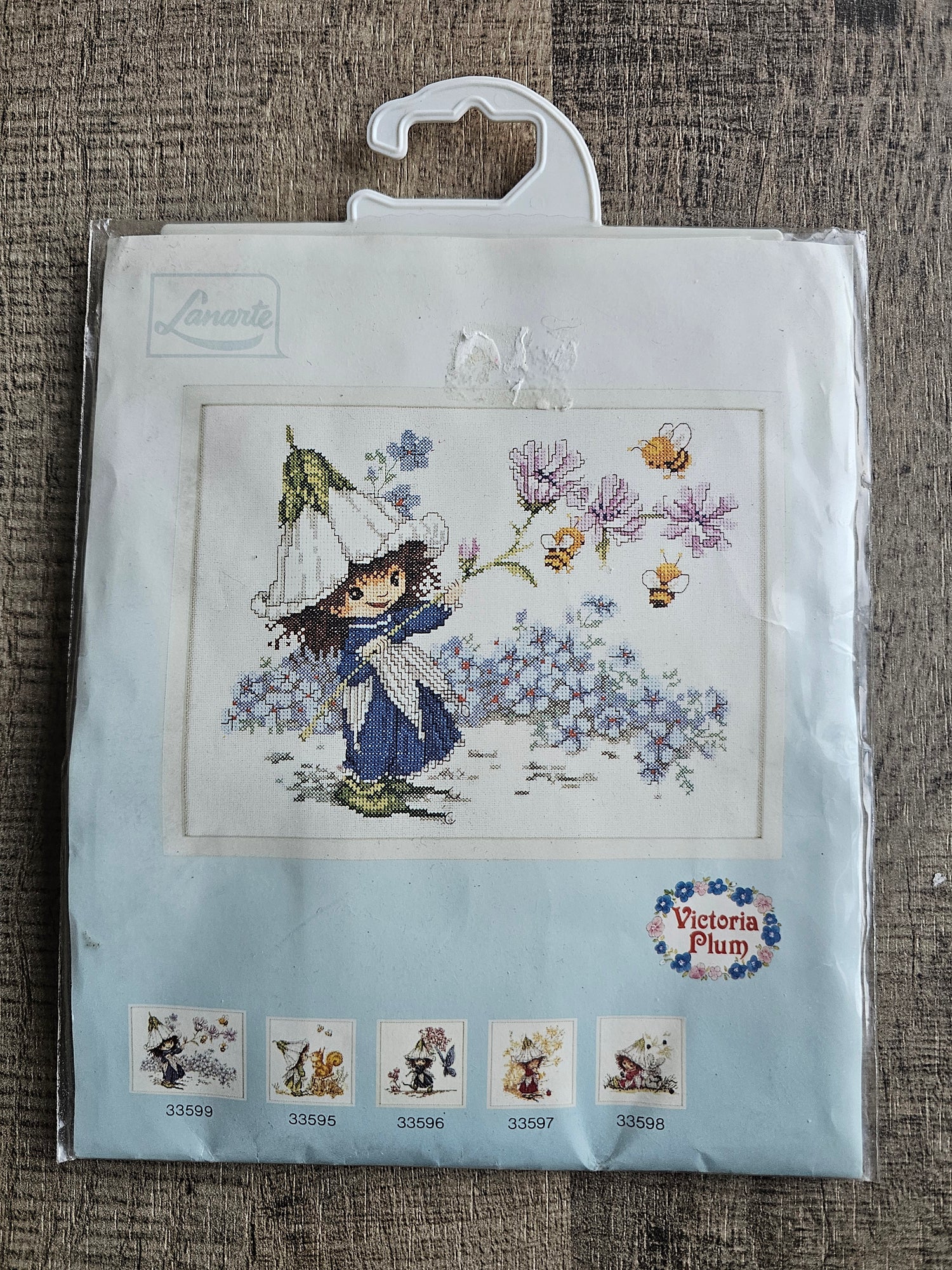 Victoria Plum borduurpakket 33599 vintage