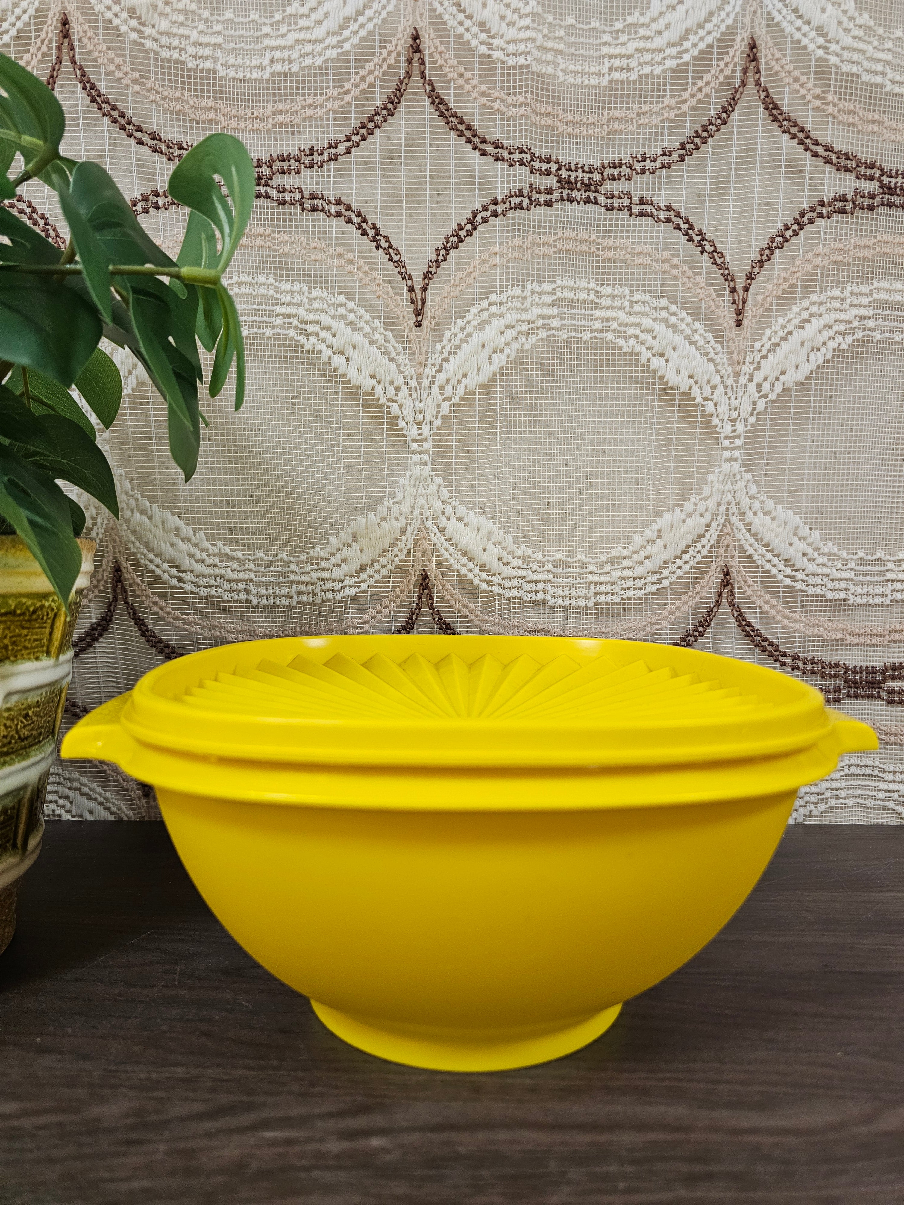 Tupperware kom met sterdeksel geel vintage 20 cm