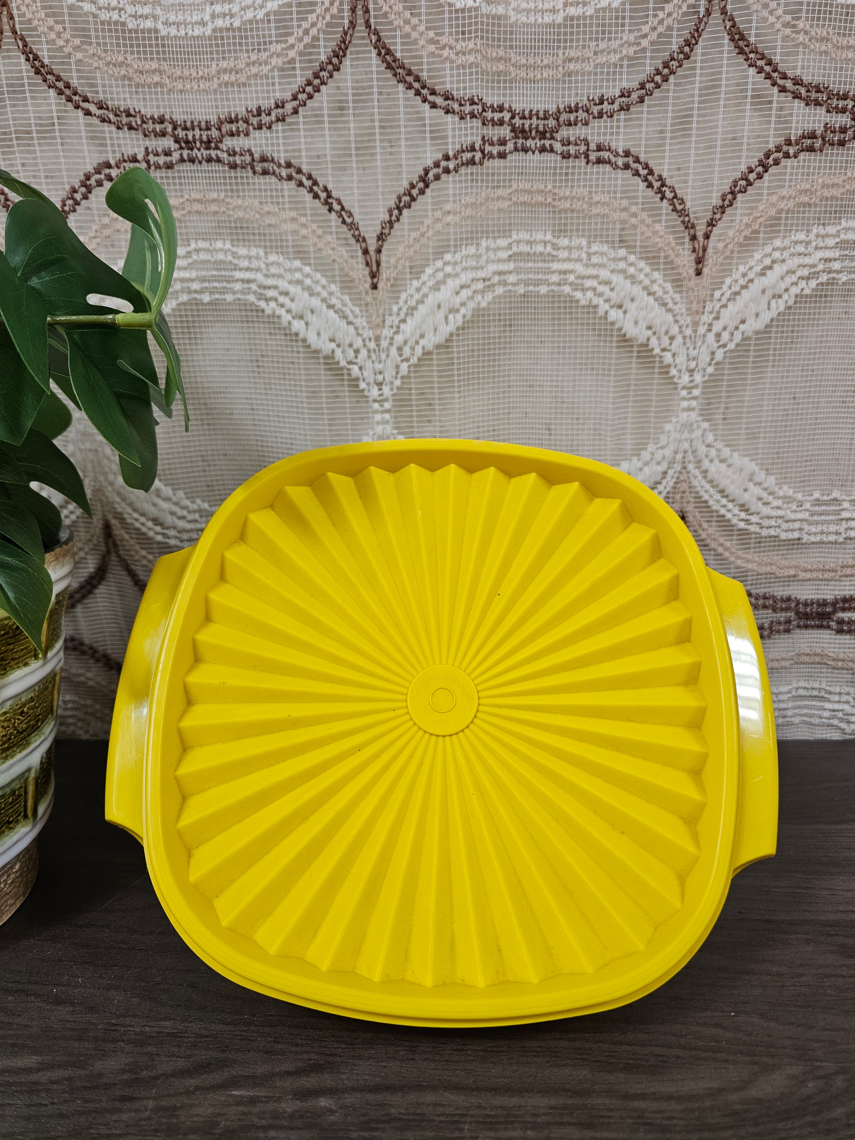 Tupperware kom met sterdeksel geel vintage 20 cm