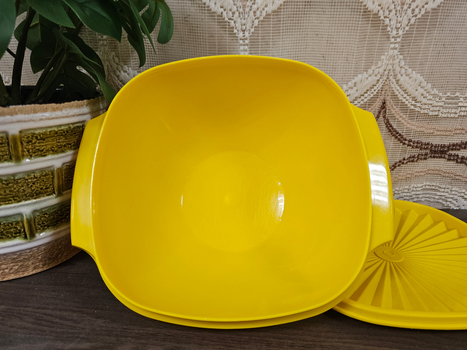 Tupperware kom met sterdeksel geel vintage 20 cm