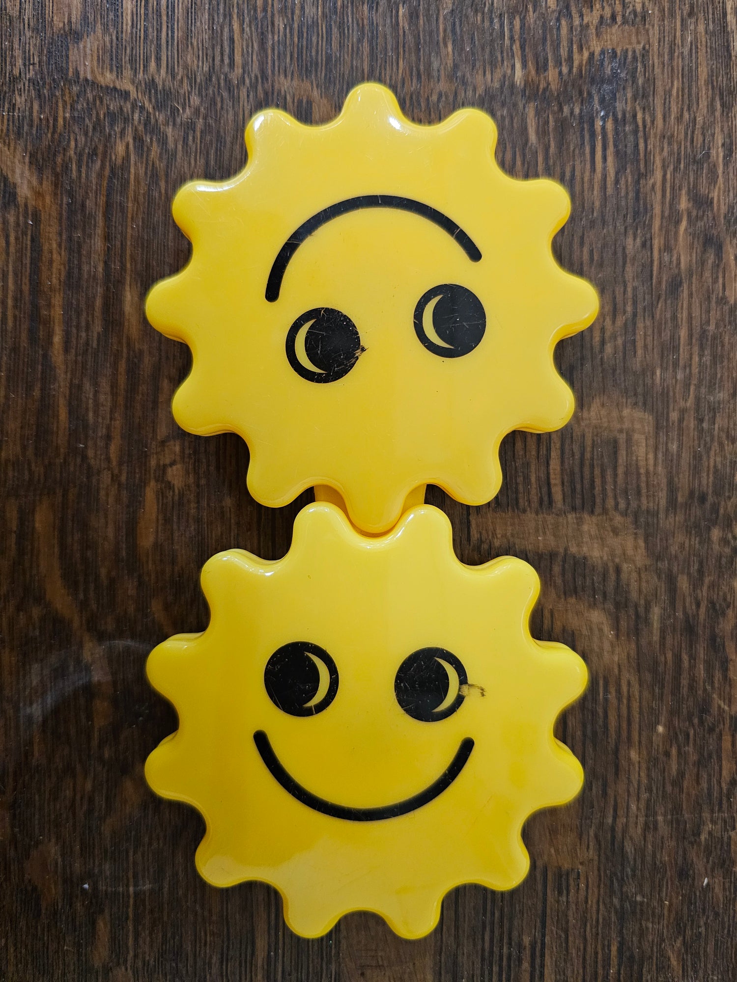 Ambi Toys tweeling rammelaar zonnetjes