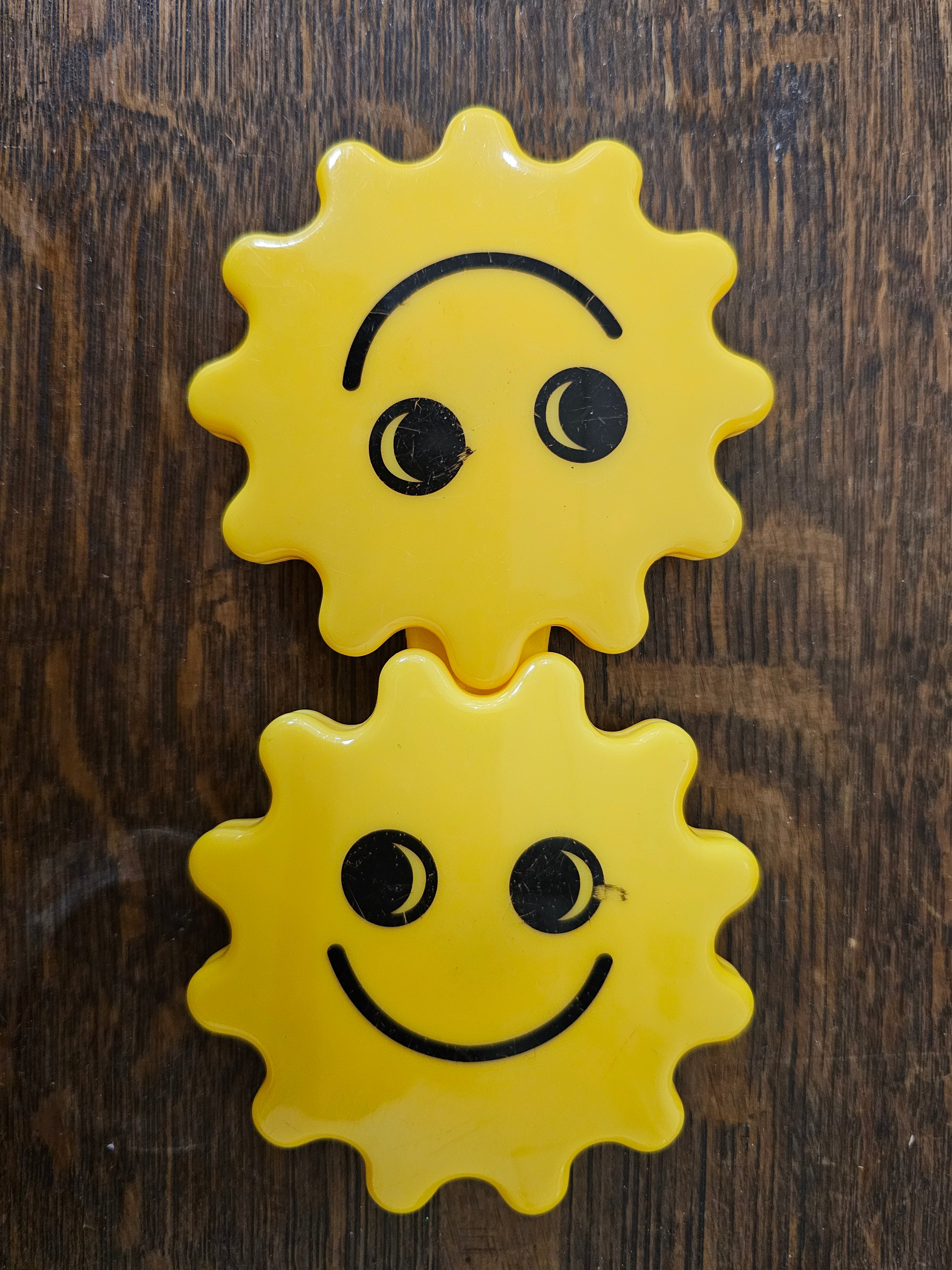 Ambi Toys tweeling rammelaar zonnetjes