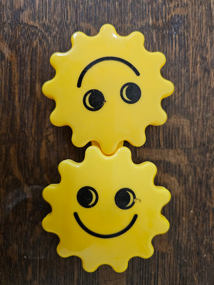 Ambi Toys tweeling rammelaar zonnetjes