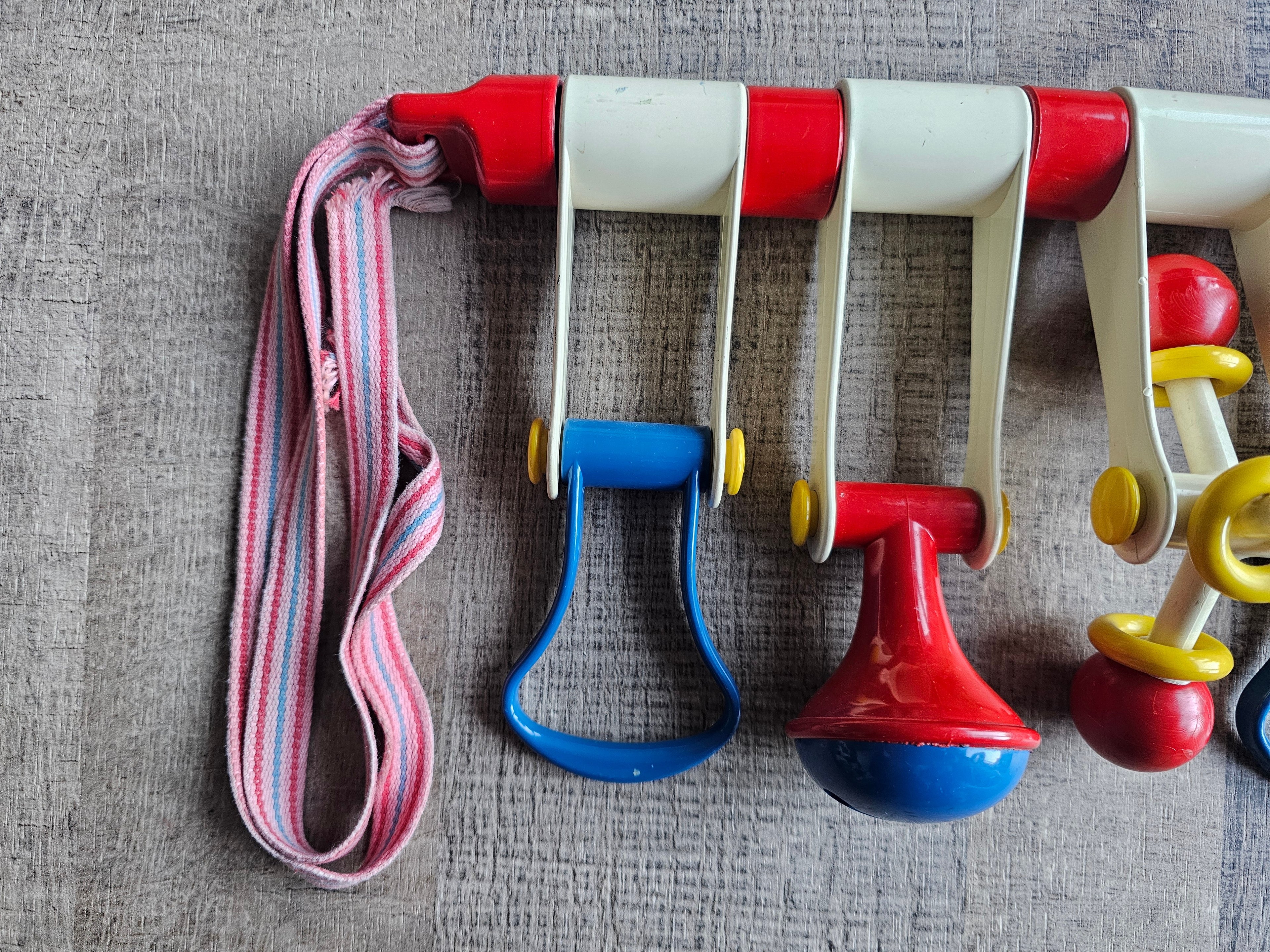 Ambi Toys vintage babygym rood wit