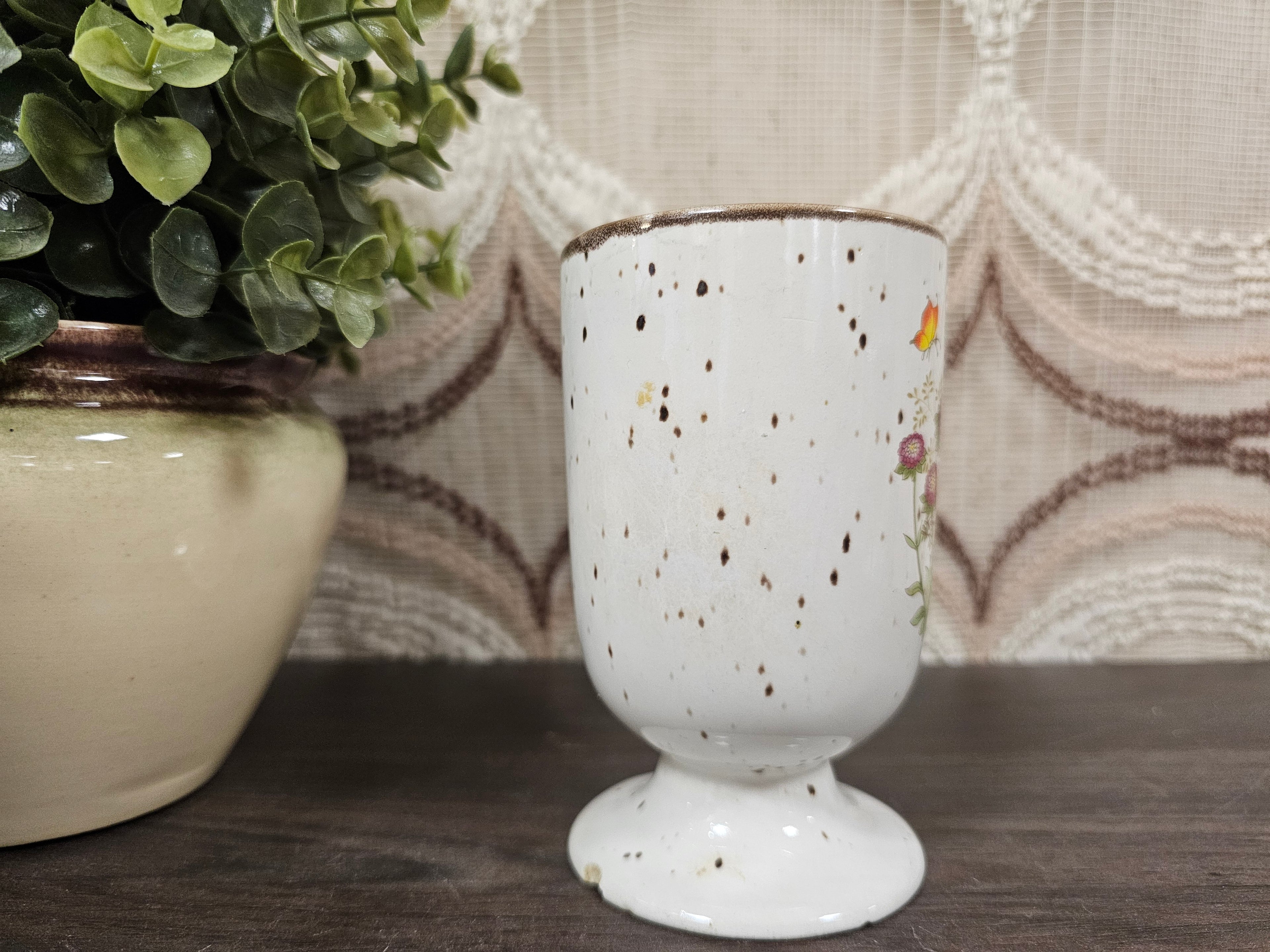 Wildflower vintage beker met voet rode bloemen