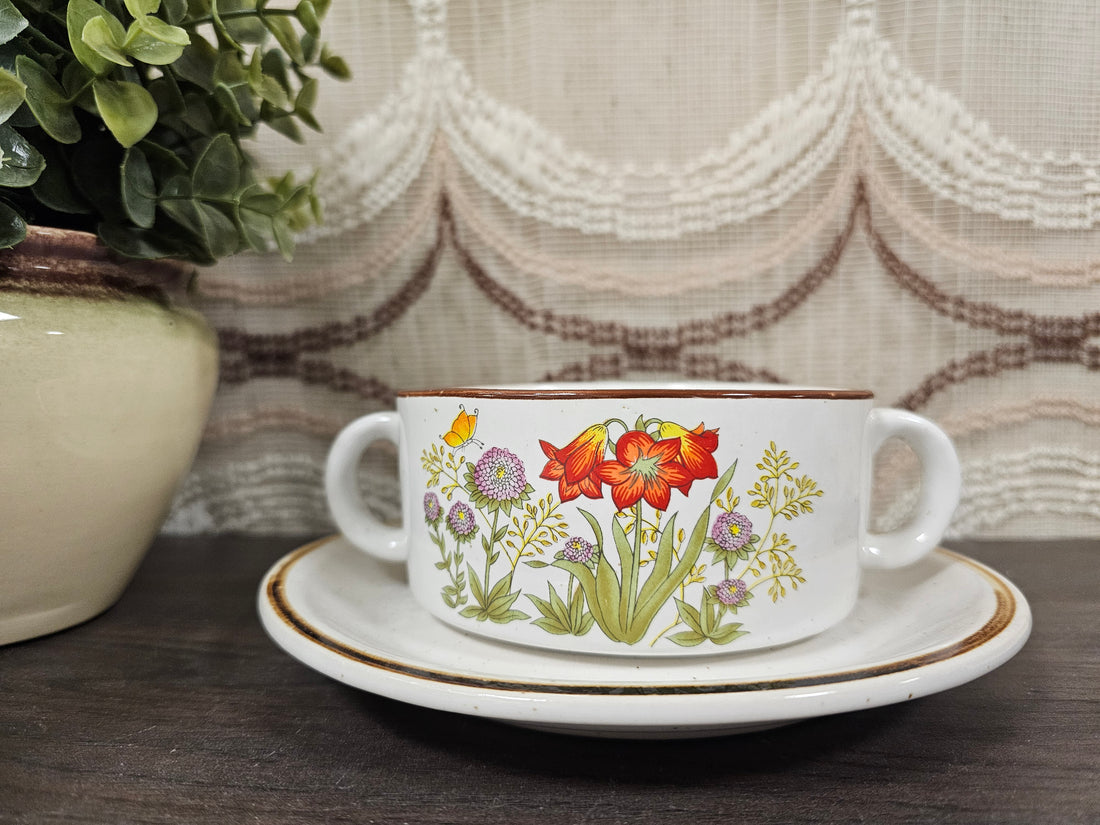 Wildflower soepkom met schotel rode bloemen