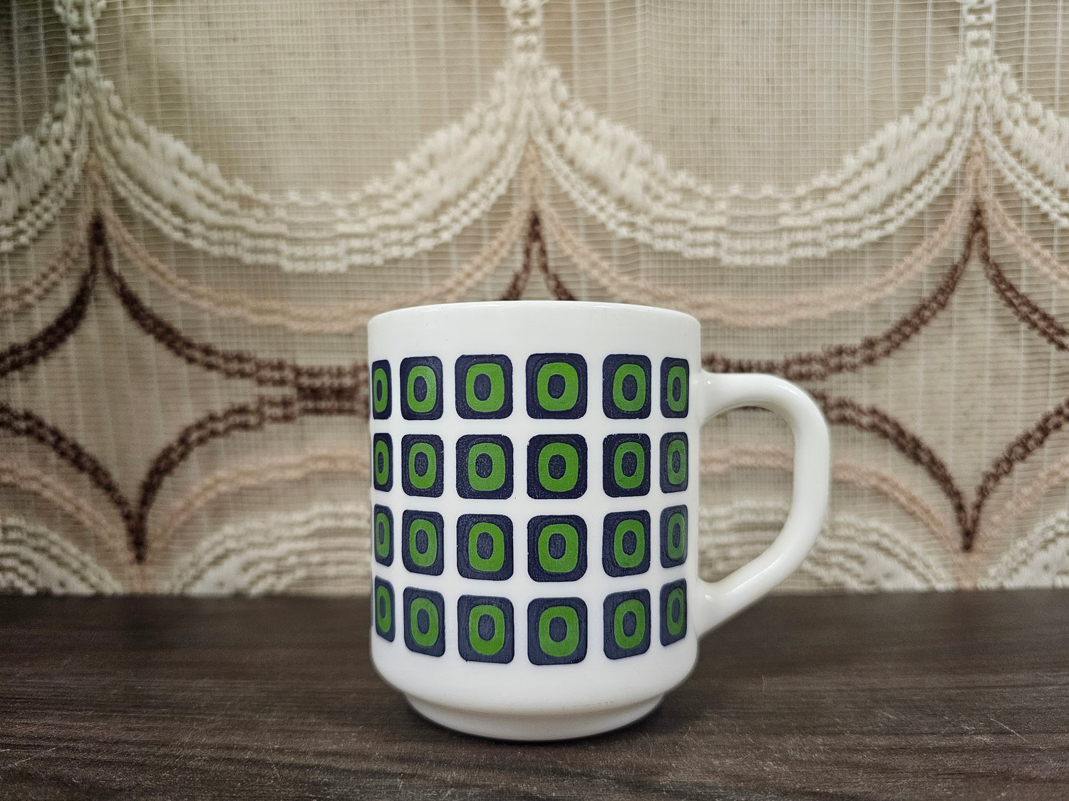 Vintage Arcopal mok blauw groen – geometrisch patroon