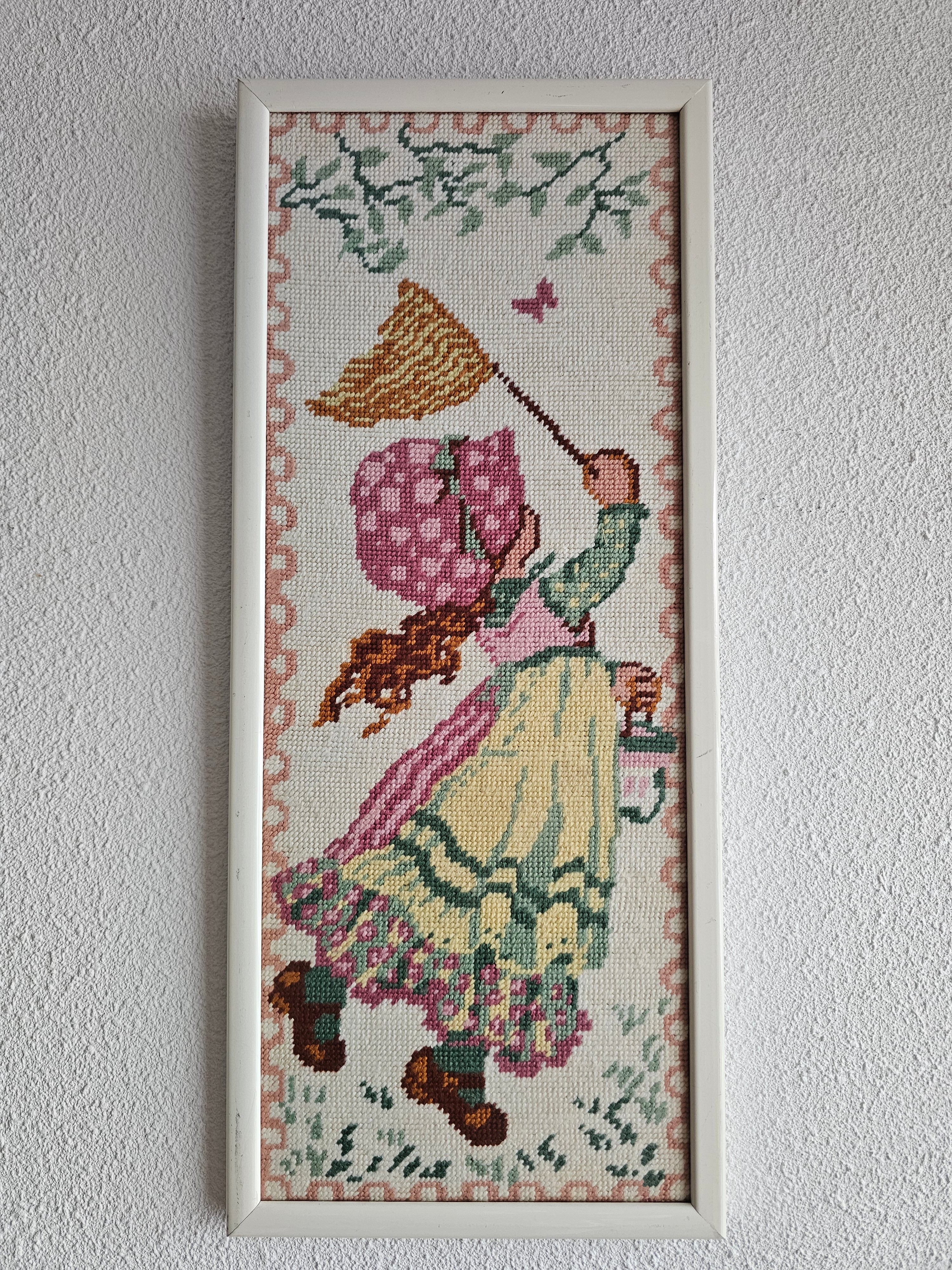 Ingelijst borduurwerk meisje – Holly Hobbie stijl