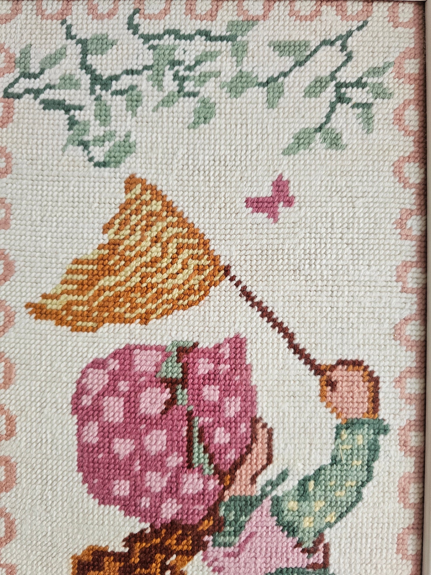 Ingelijst borduurwerk meisje – Holly Hobbie stijl