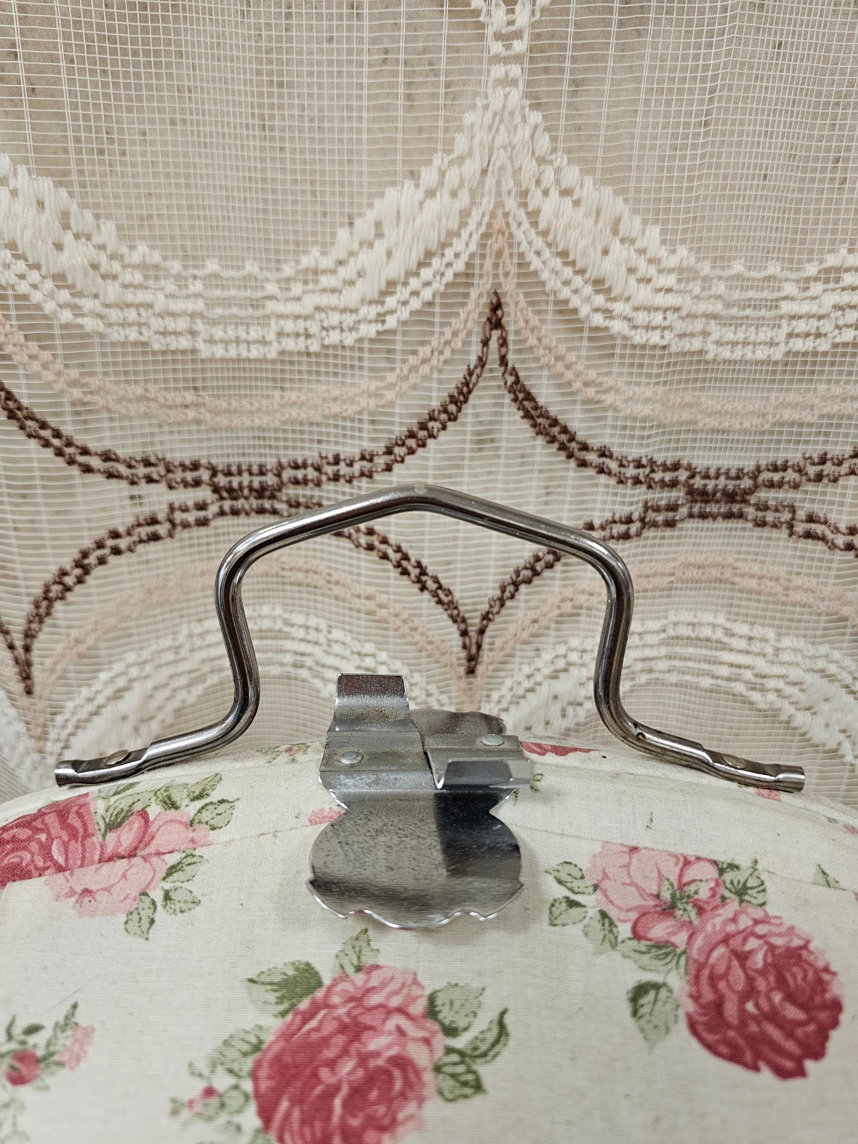 Vintage theebeurs met knip – bloemenpatroon