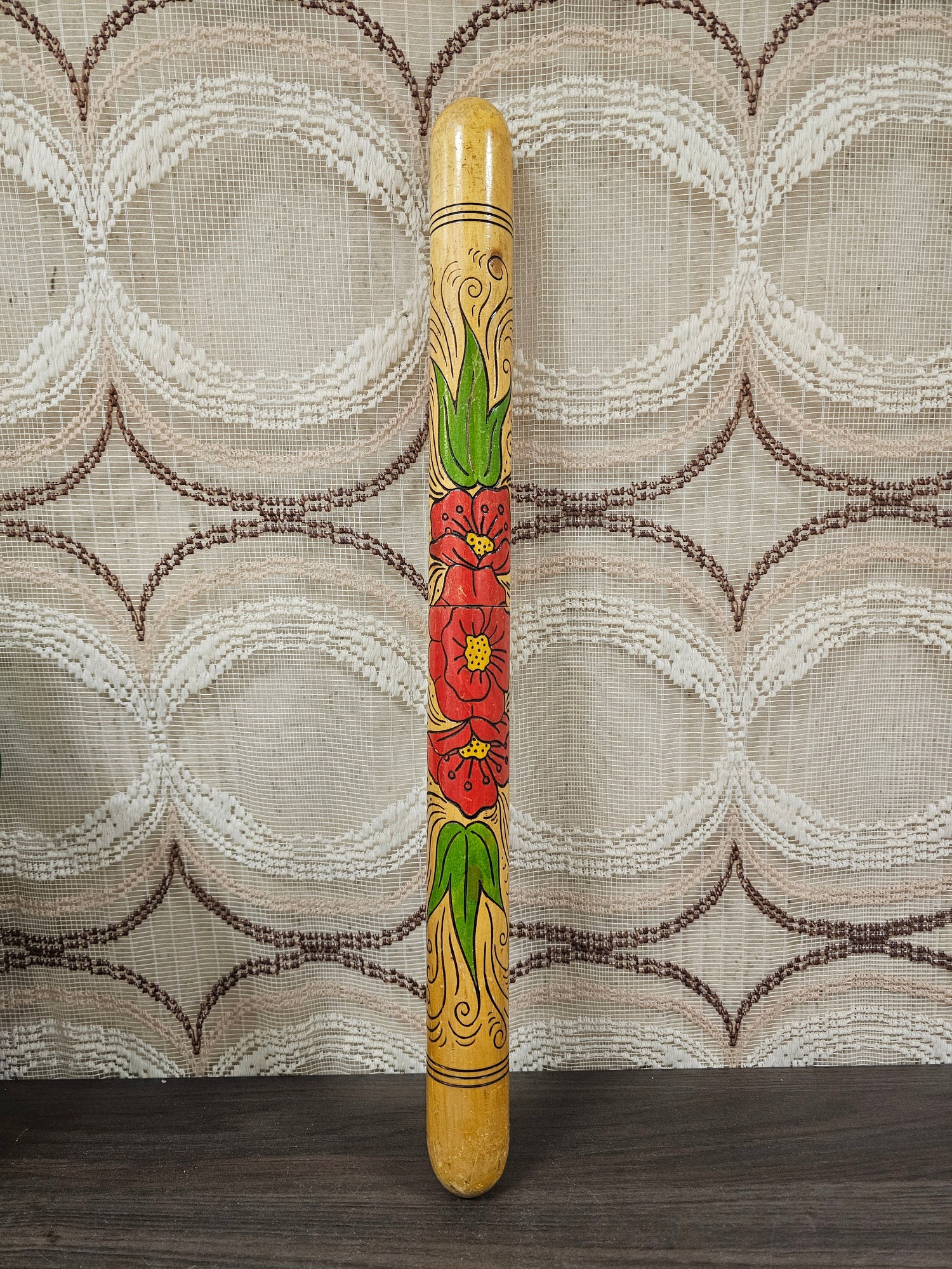 Vintage houten breinaaldenkoker met bloemenprint