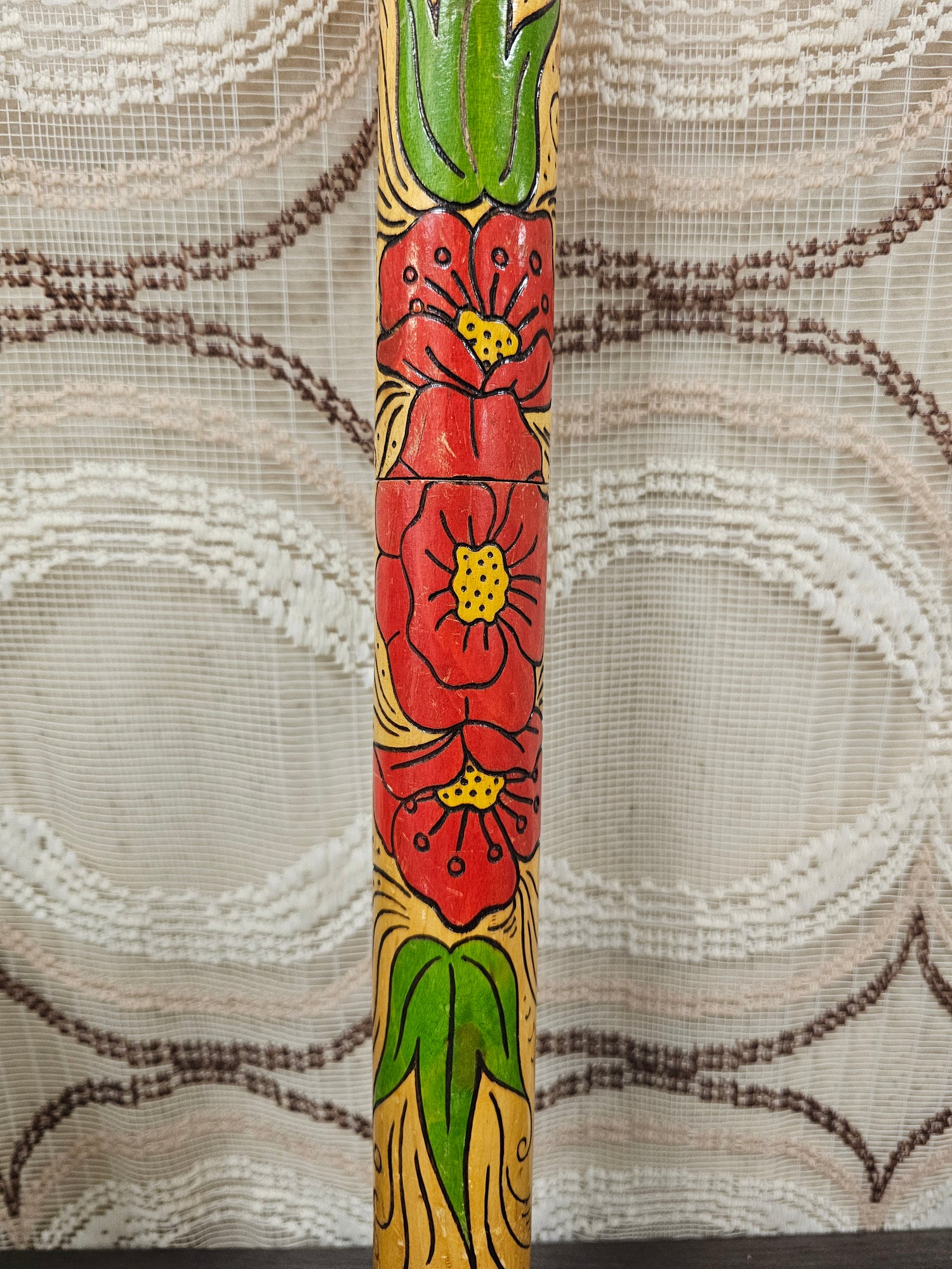 Vintage houten breinaaldenkoker met bloemenprint