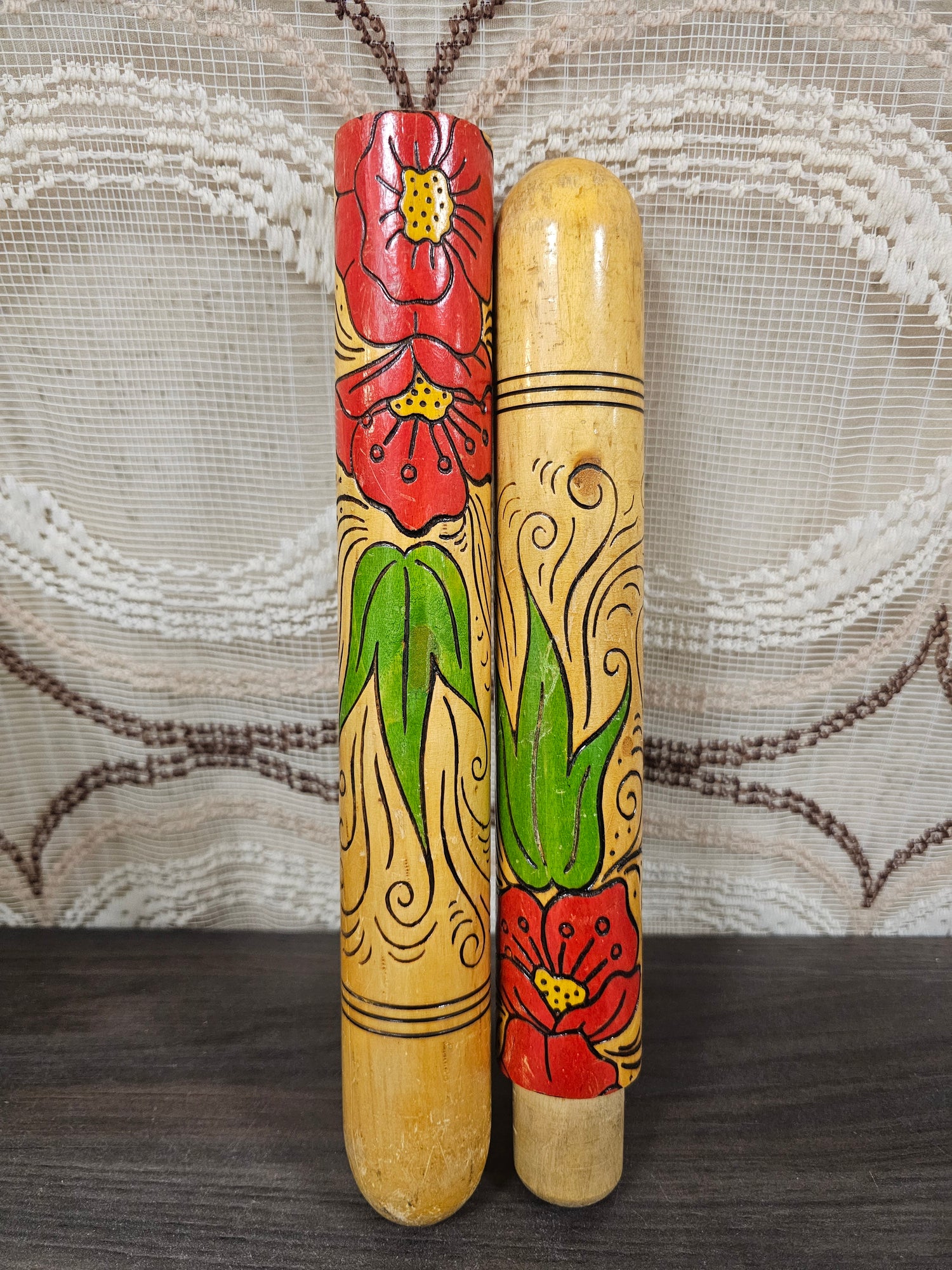 Vintage houten breinaaldenkoker met bloemenprint