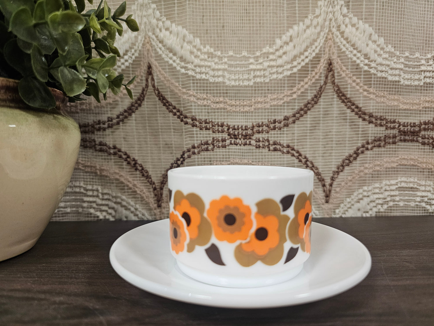 Arcopal Lotus kop en schotel bruin oranje bloemen vintage