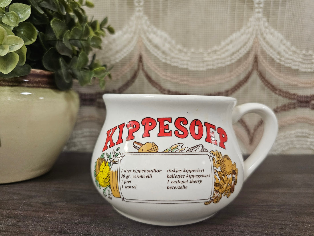 Vintage witte soepkom kippesoep