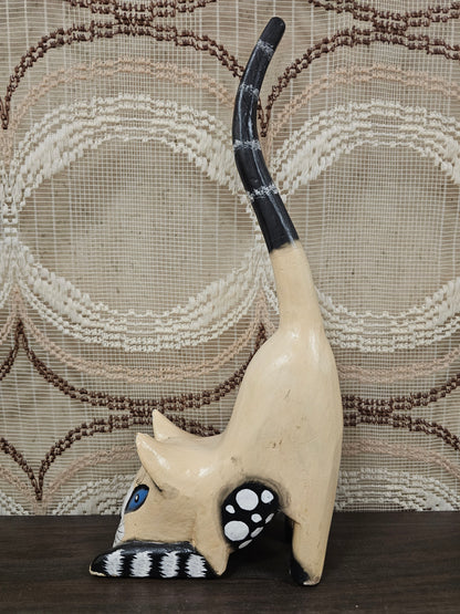 Handgesneden houten kattenbeeld lichte kleur – 32,5 cm