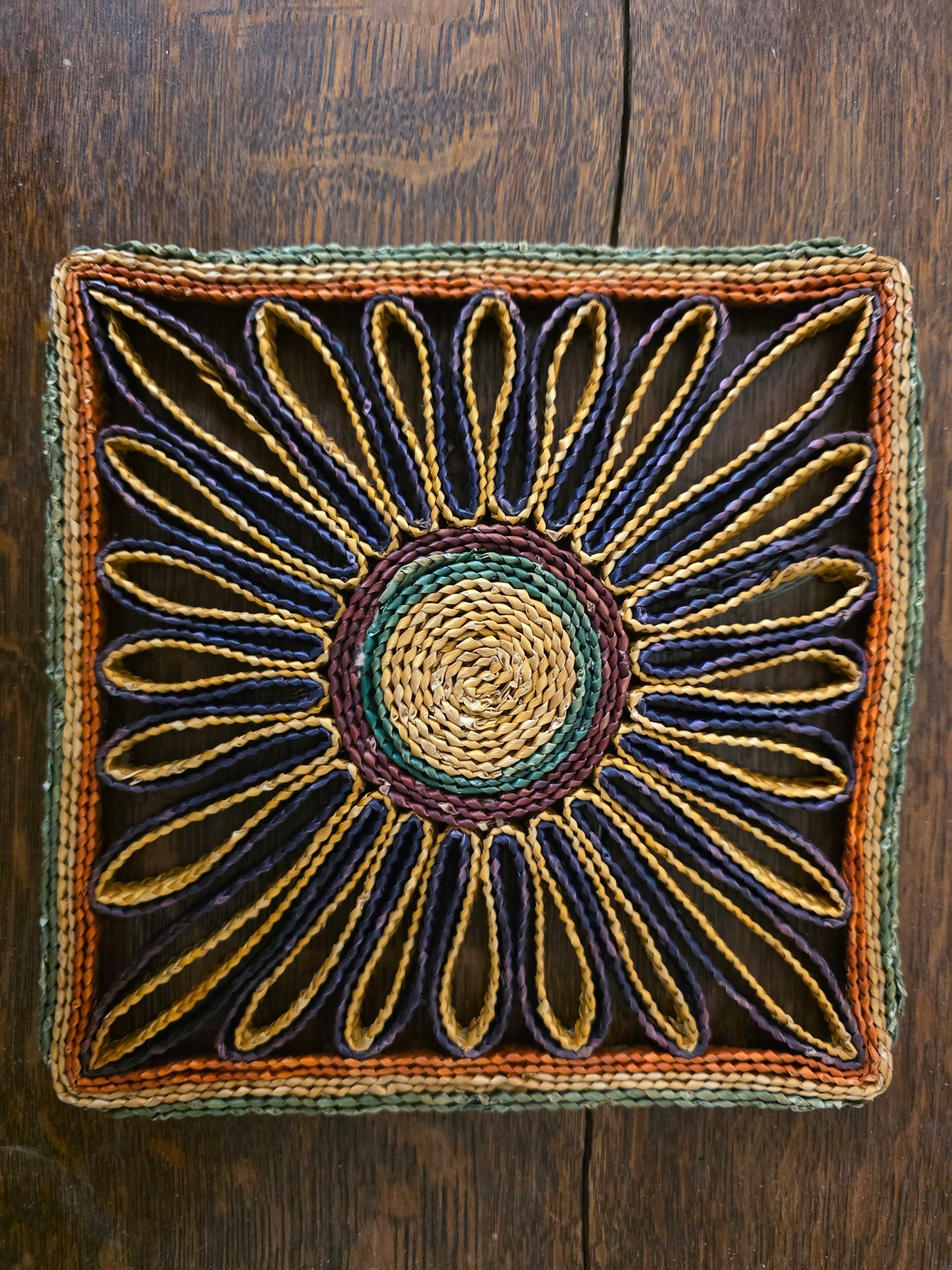 Raffia pannenonderzetter vierkant – paars oker bloemmotief