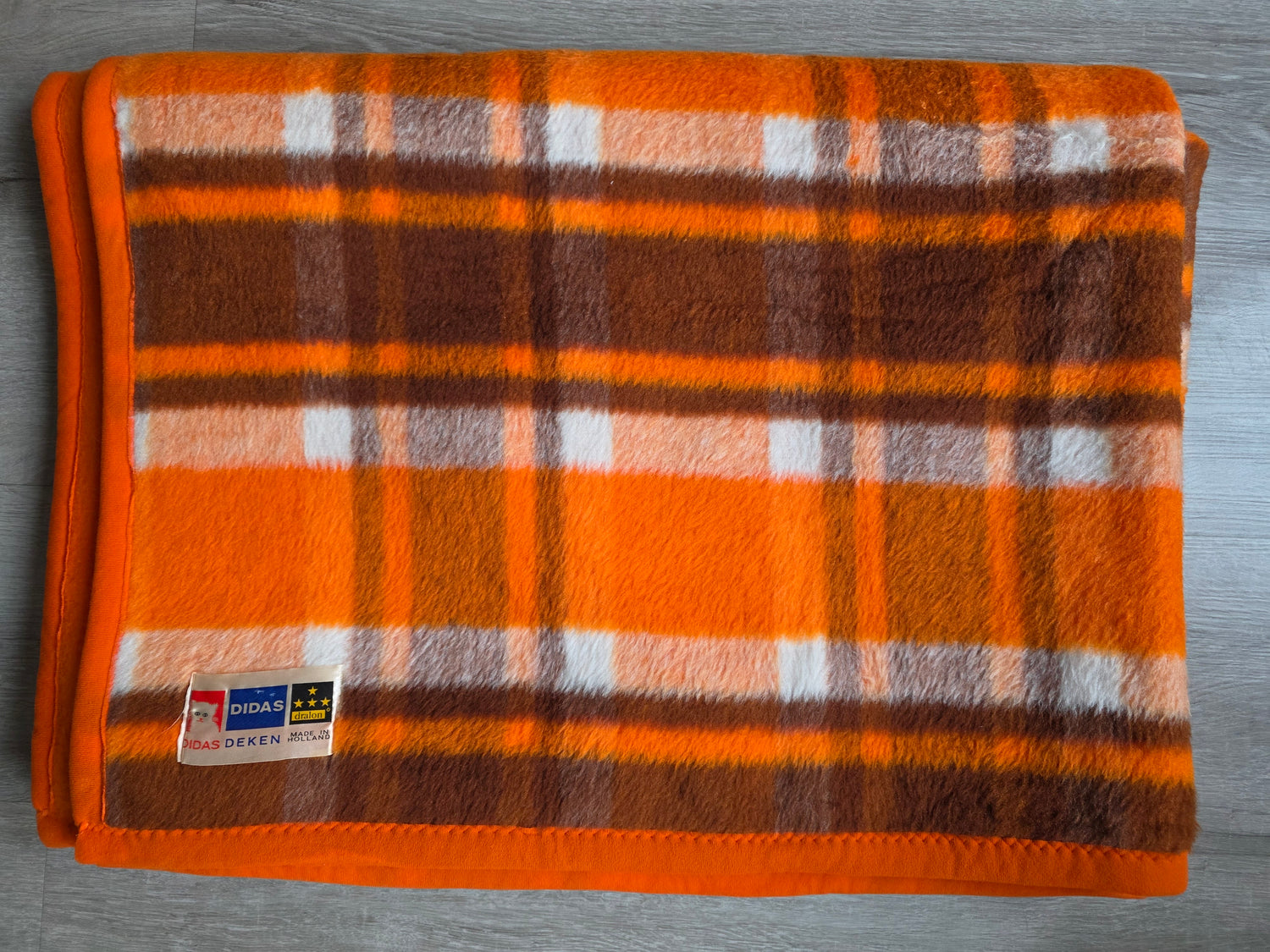 Vintage Didas deken oranje ruit 220x145 cm