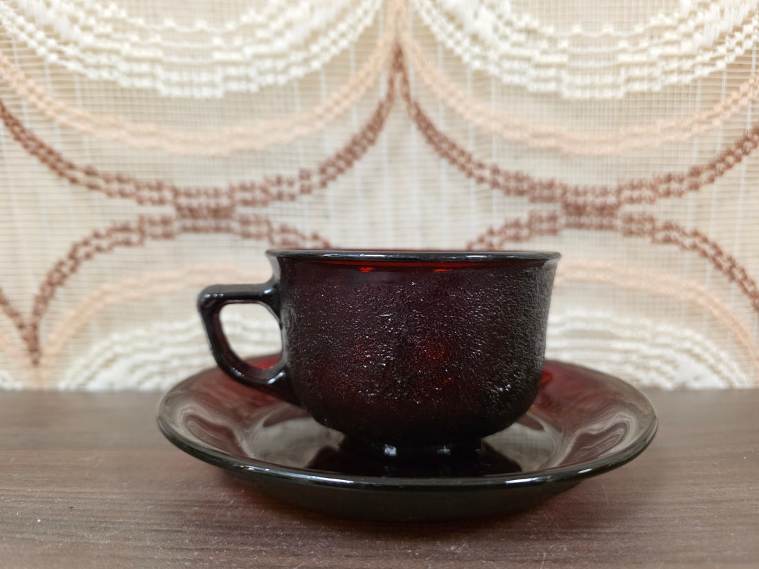 Arcoroc France Sierra kop en schotel rood – vintage servies