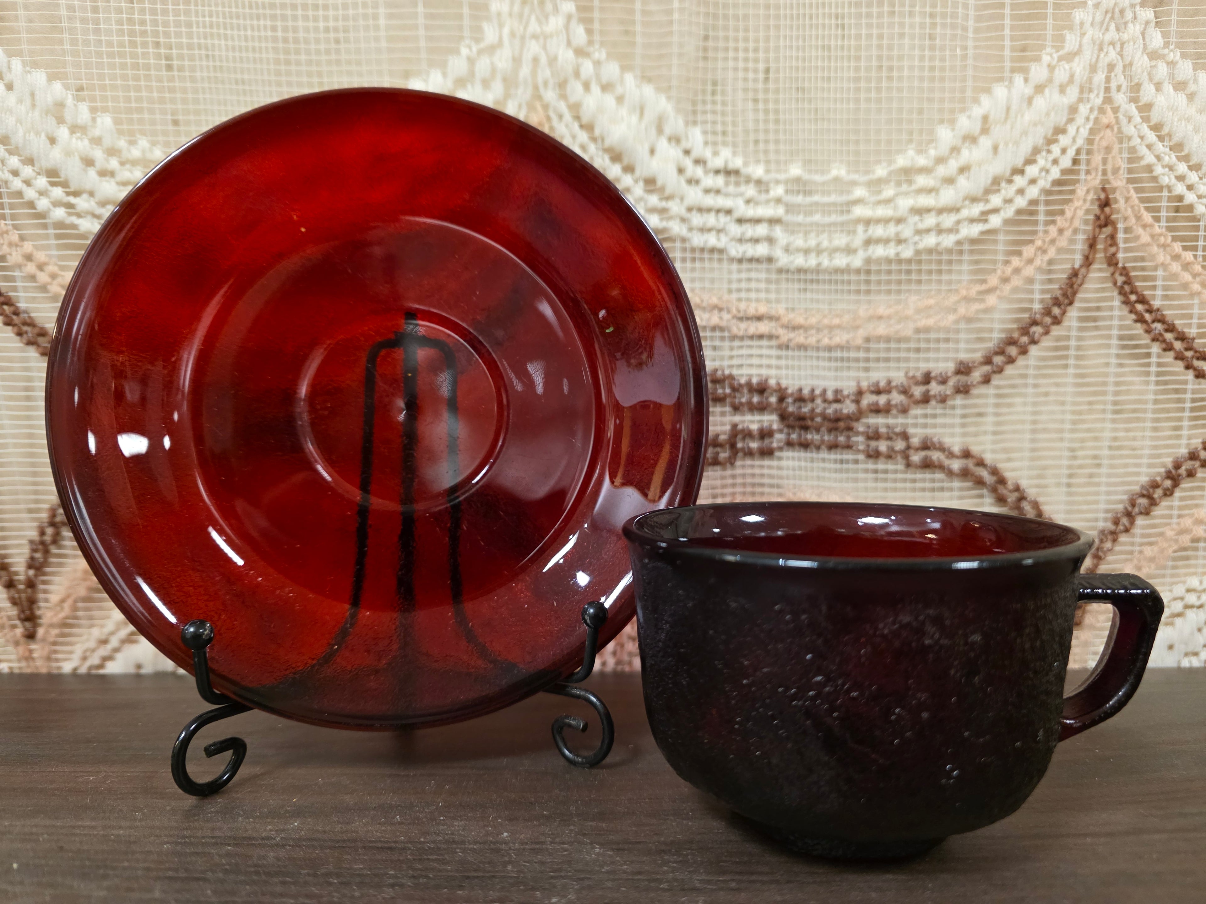 Arcoroc France Sierra kop en schotel rood – vintage servies