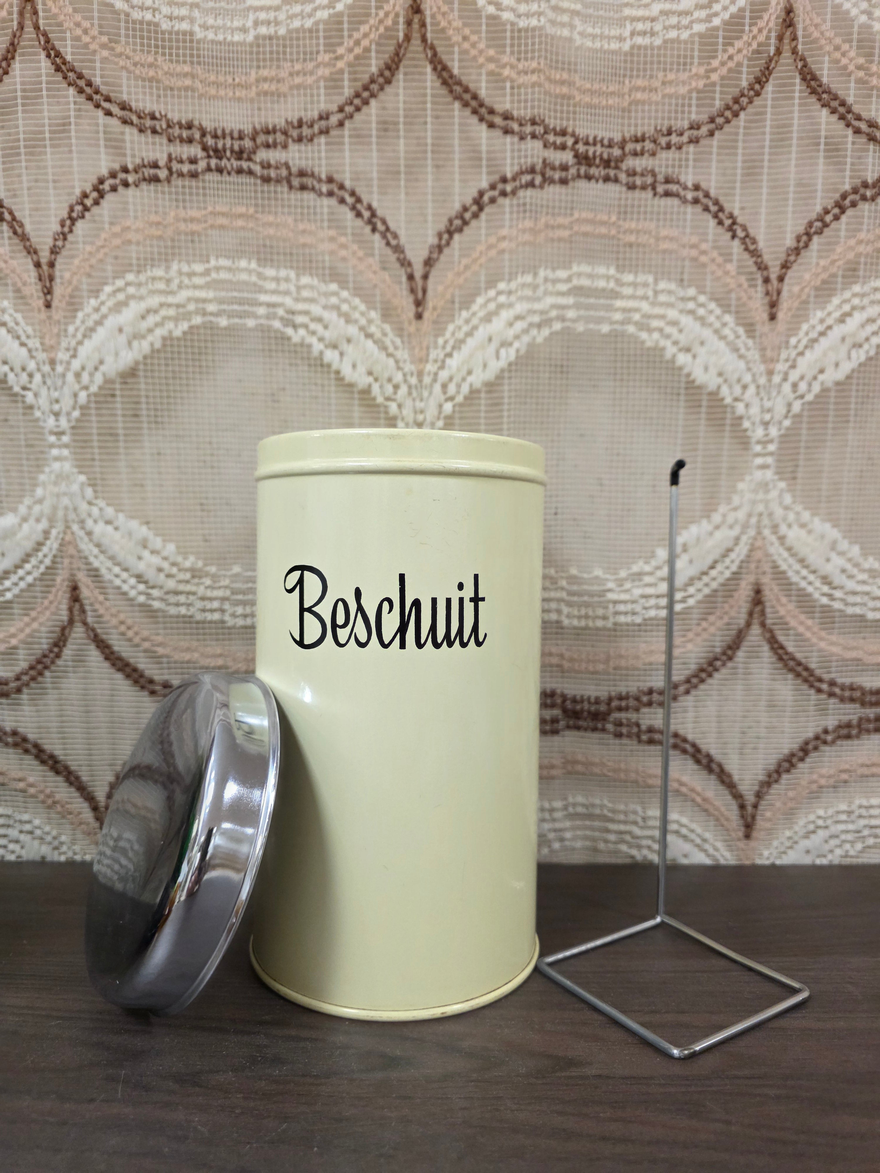 Brabantia beschuitbus met lift – crème vintage