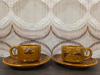 Set kop en schotel bruin – met bijenmotief vintage